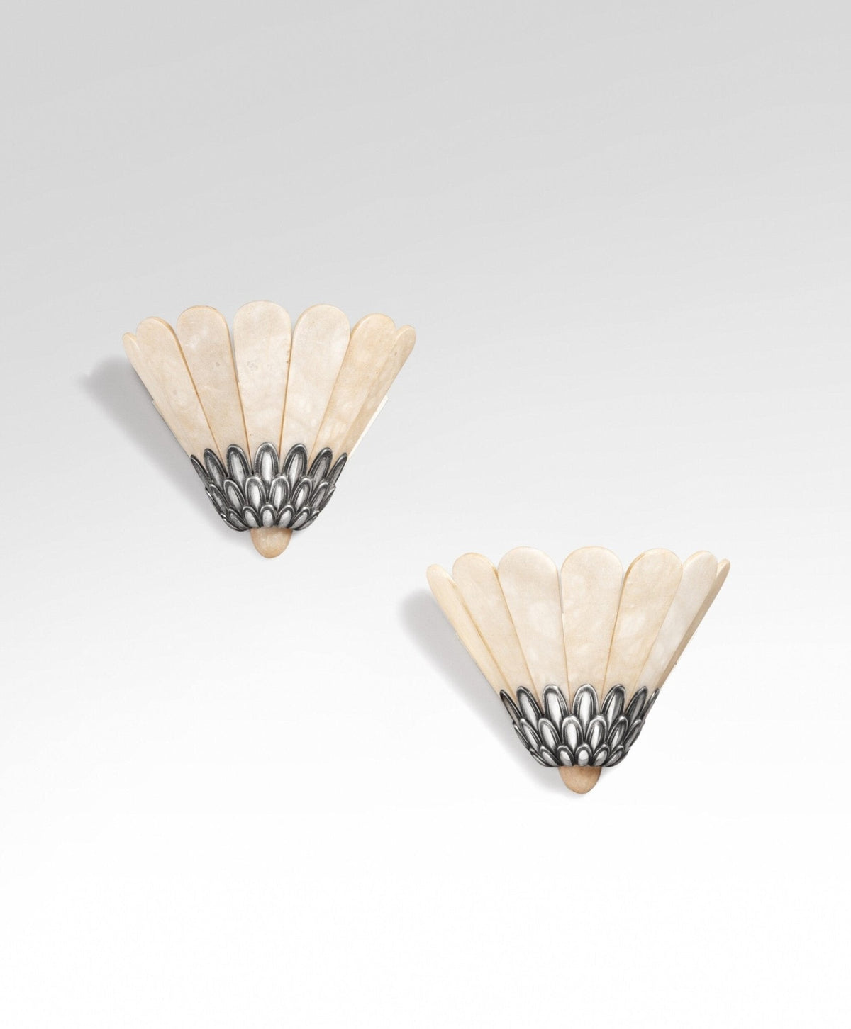 Marbe Vintage Alabaster Petal Wall Lamp