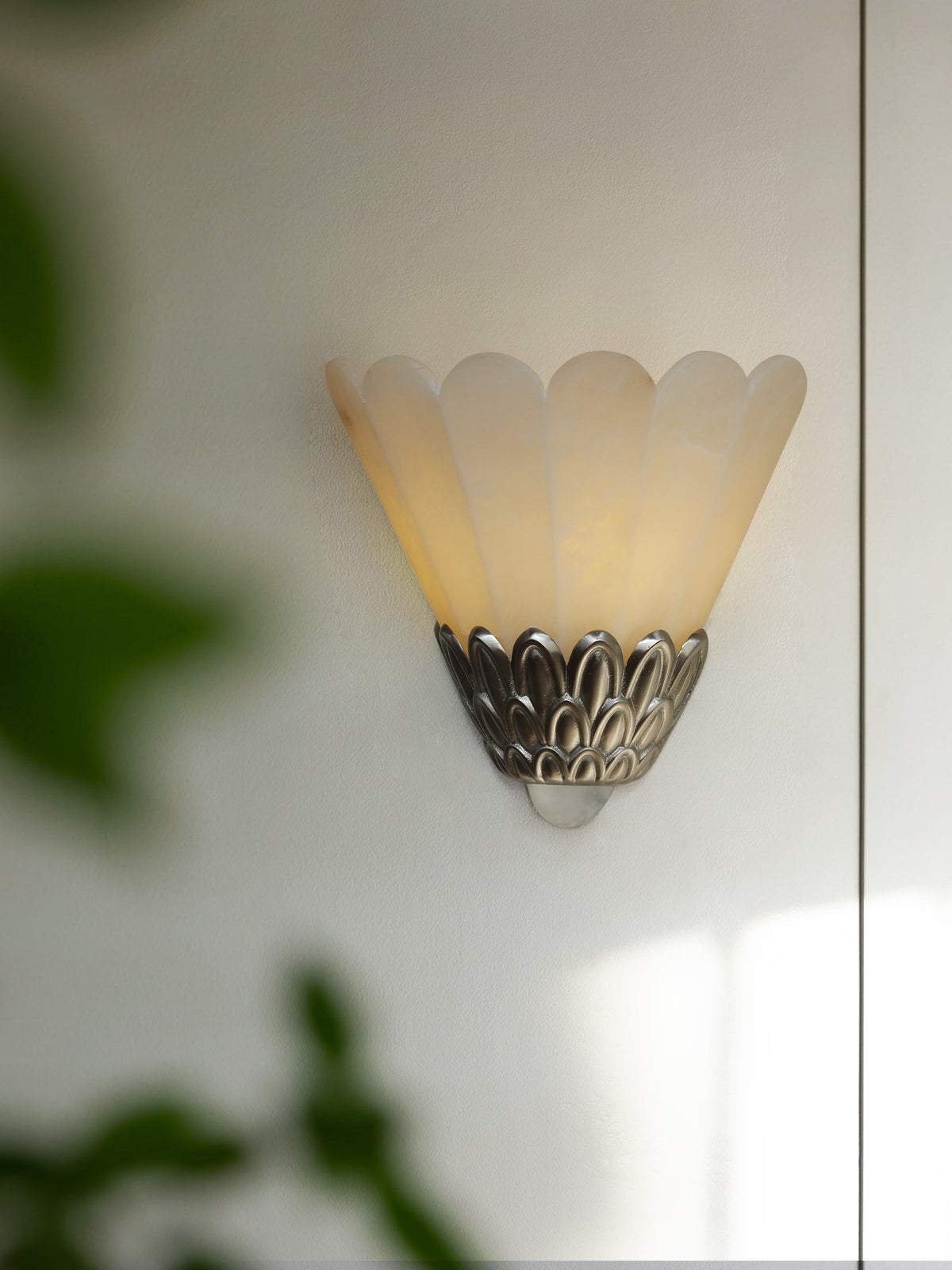 Marbe Vintage Alabaster Petal Wall Lamp
