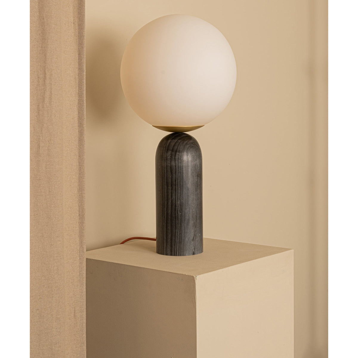 Velineria Table Lamp