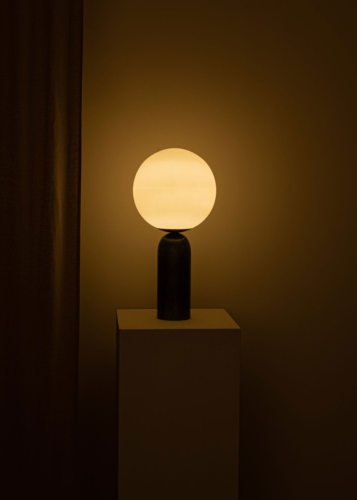 Velineria Table Lamp