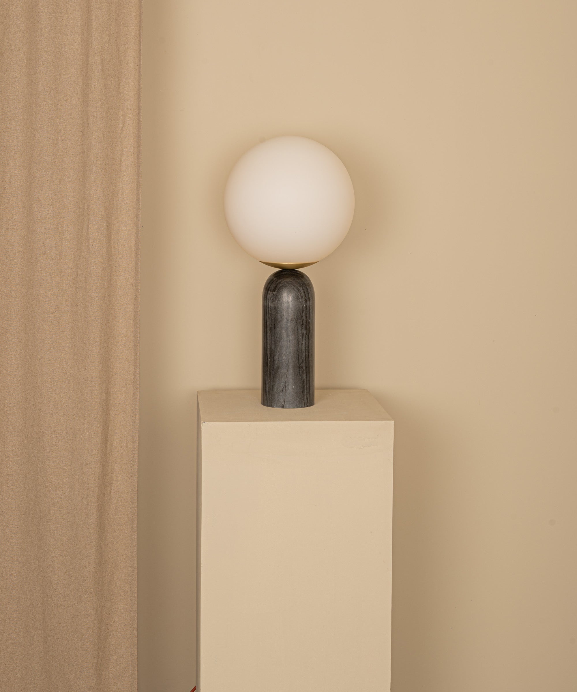 Velineria Table Lamp