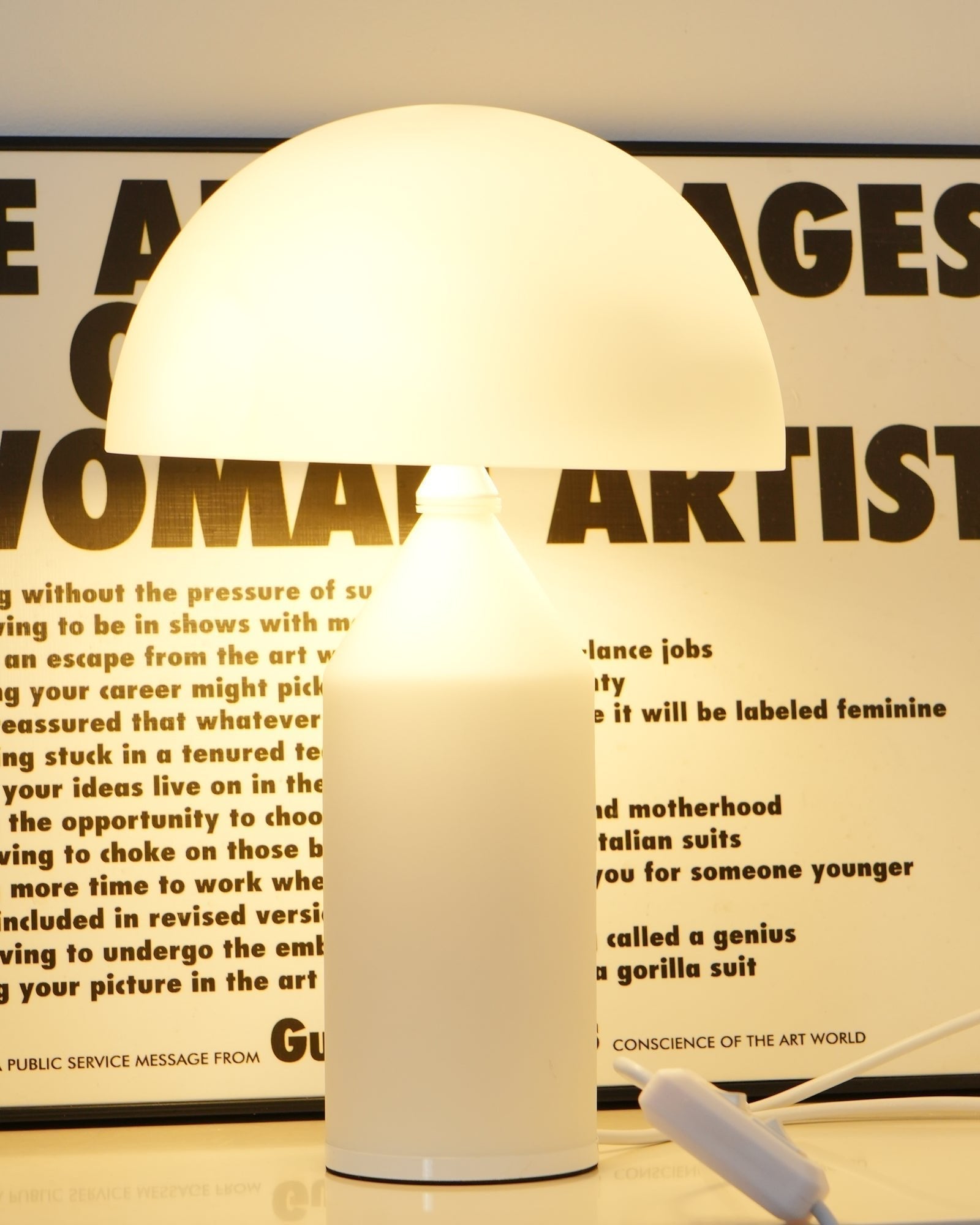Hesrin Glass Artistic Table Lamp