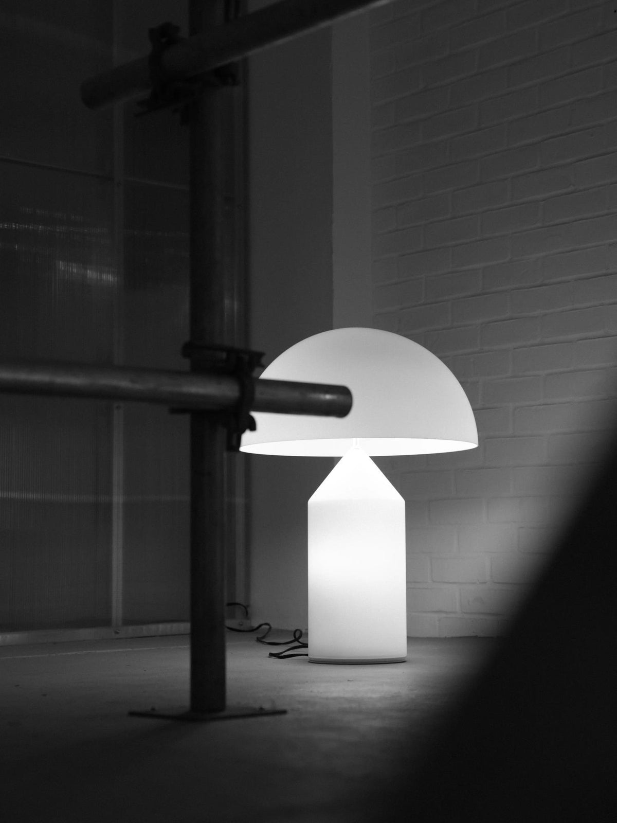 Hesrin Glass Artistic Table Lamp