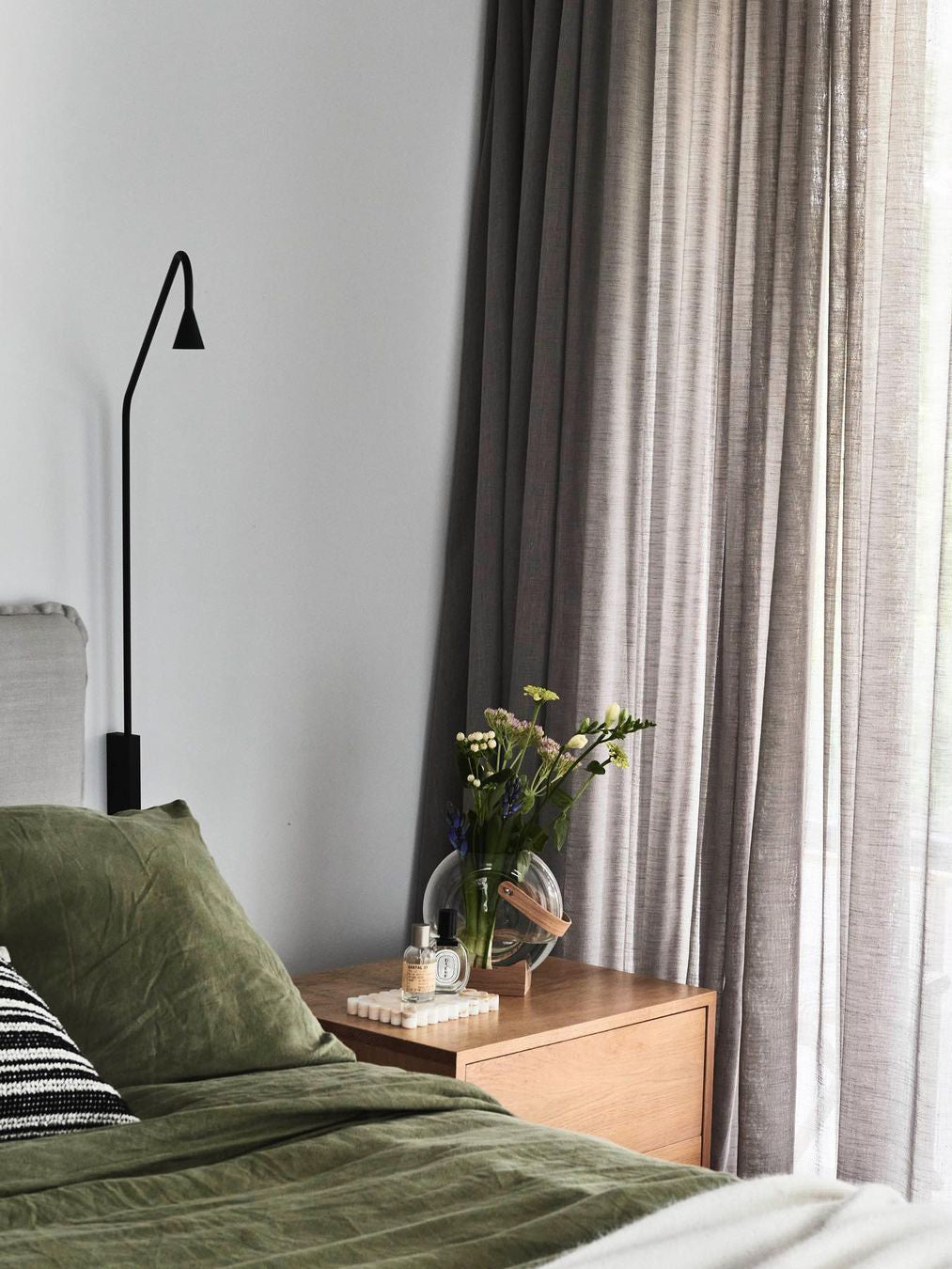 Vesolel Modern Minimalist Wall Lamp