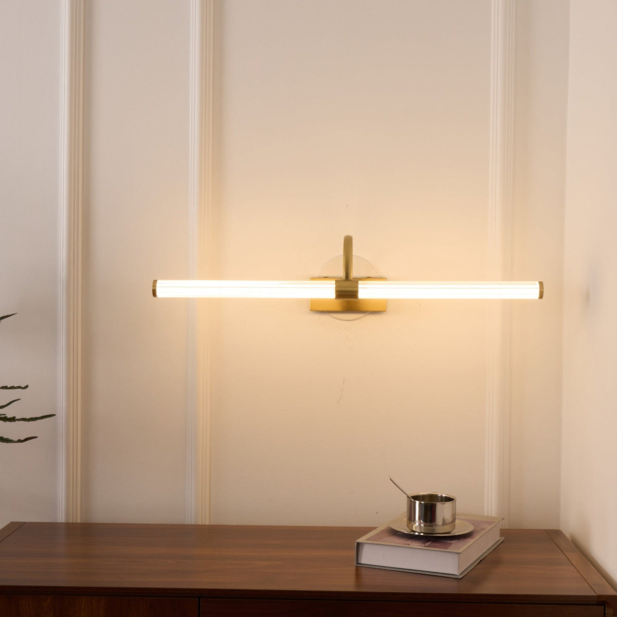 Beryl Modern Minimalist Brass Wall Light