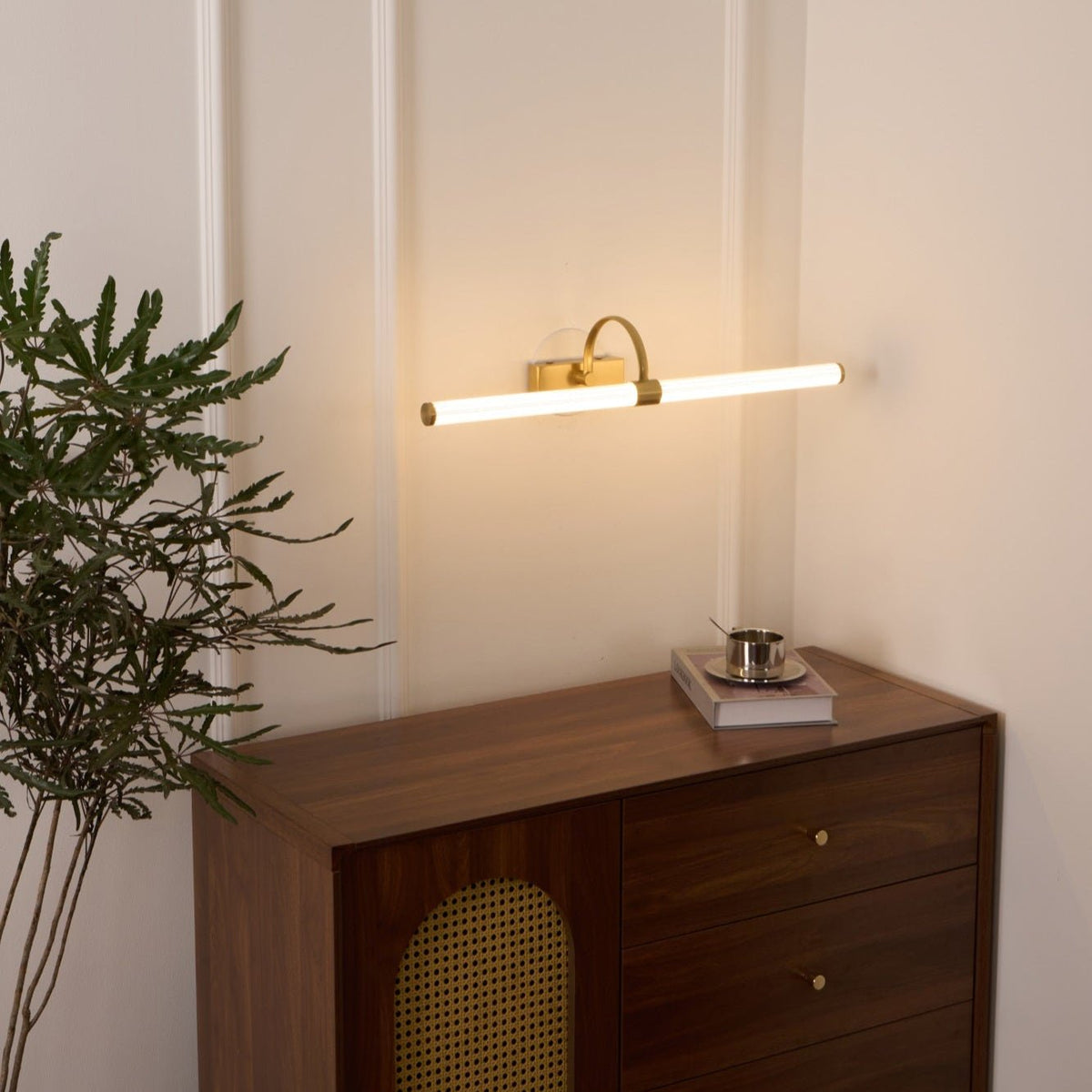 Beryl Modern Minimalist Brass Wall Light