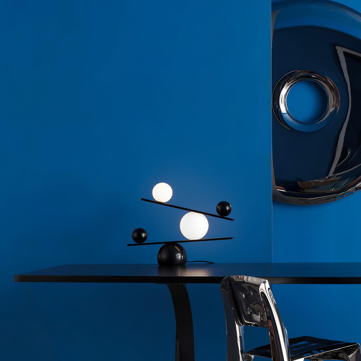 Usilus Table Lamp