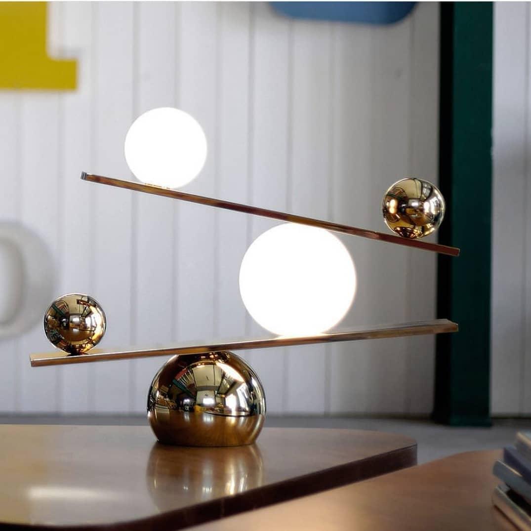 Usilus Table Lamp