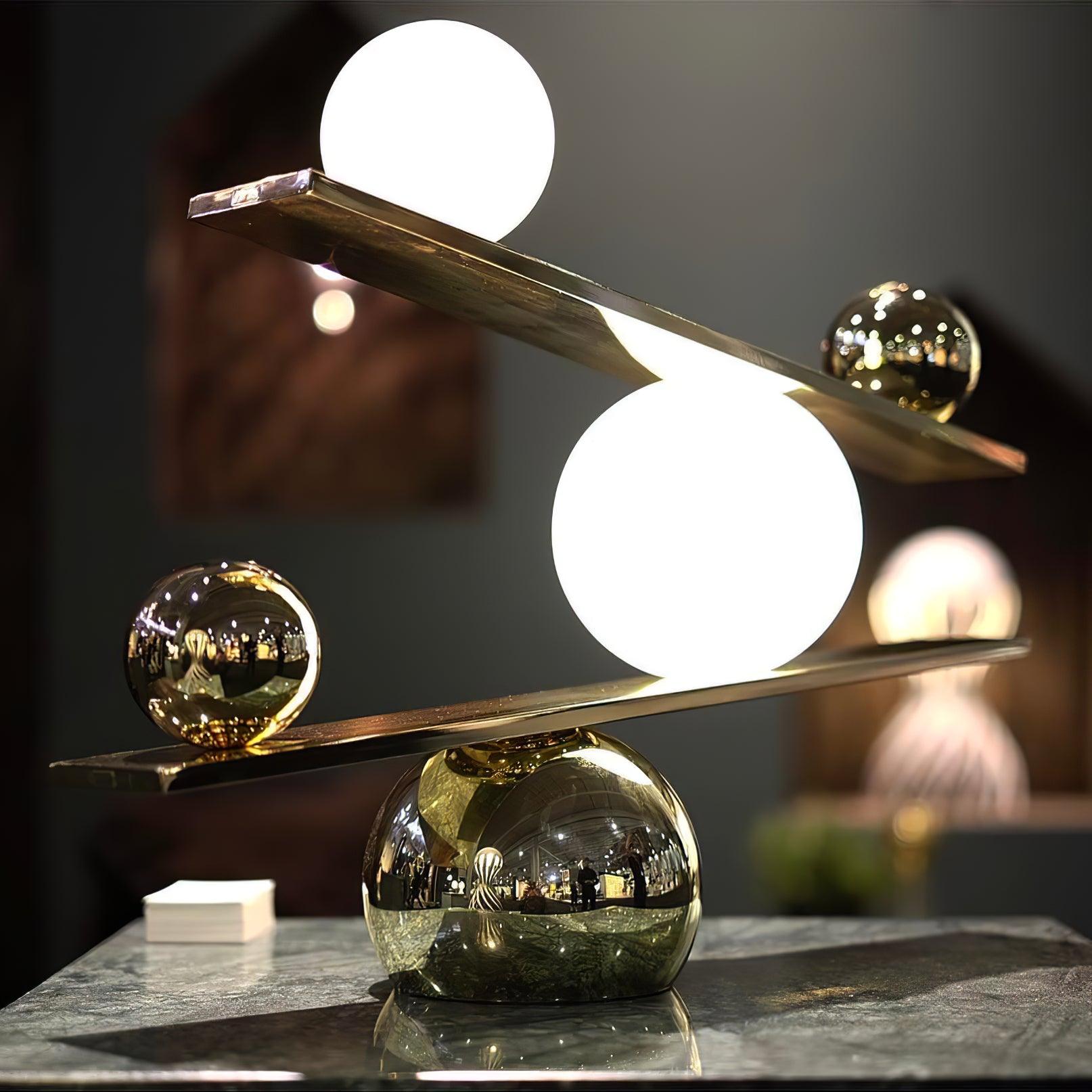 Usilus Table Lamp