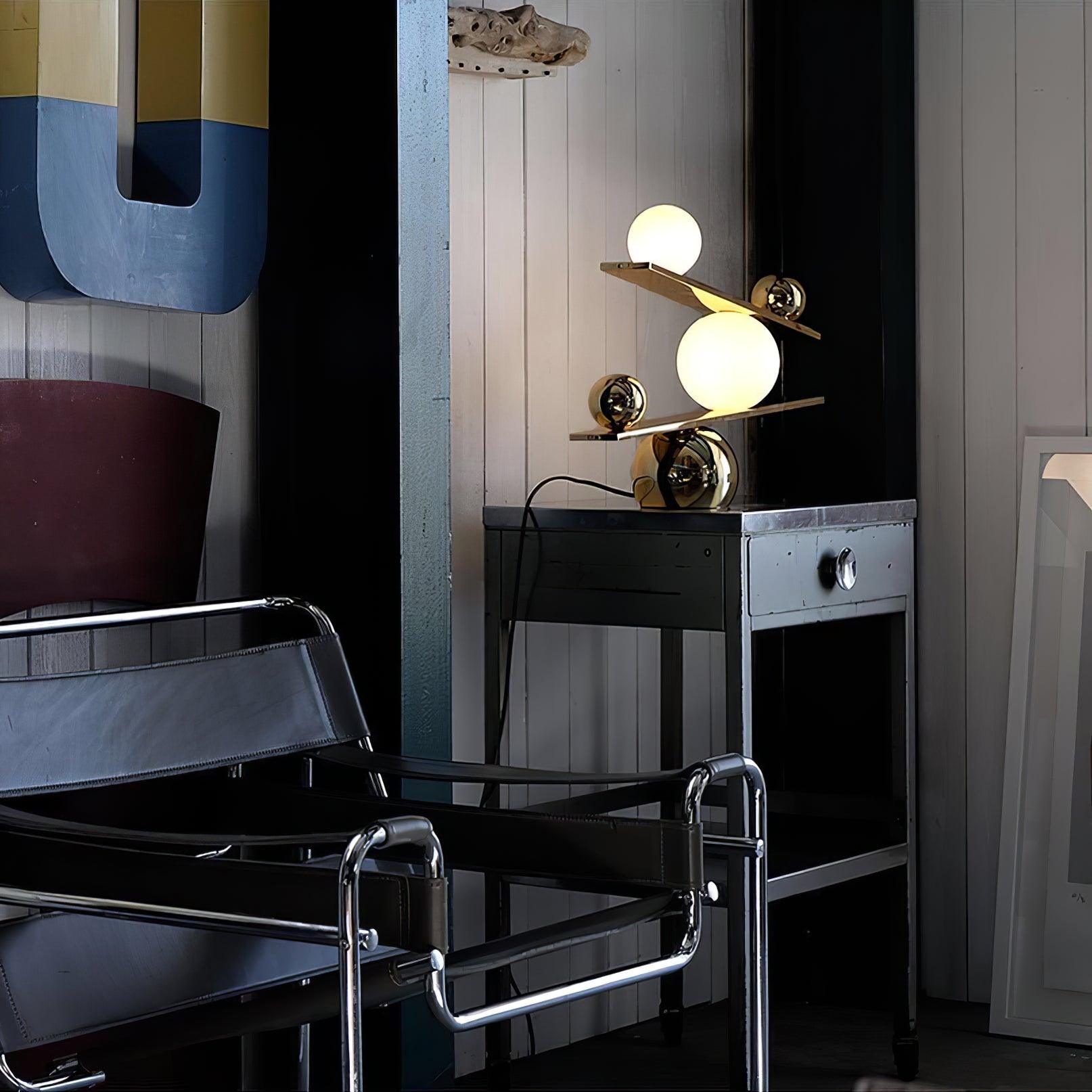 Usilus Table Lamp