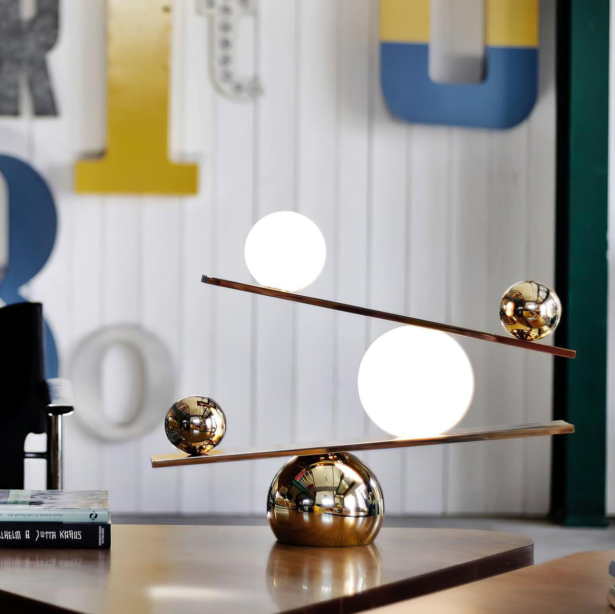 Usilus Table Lamp