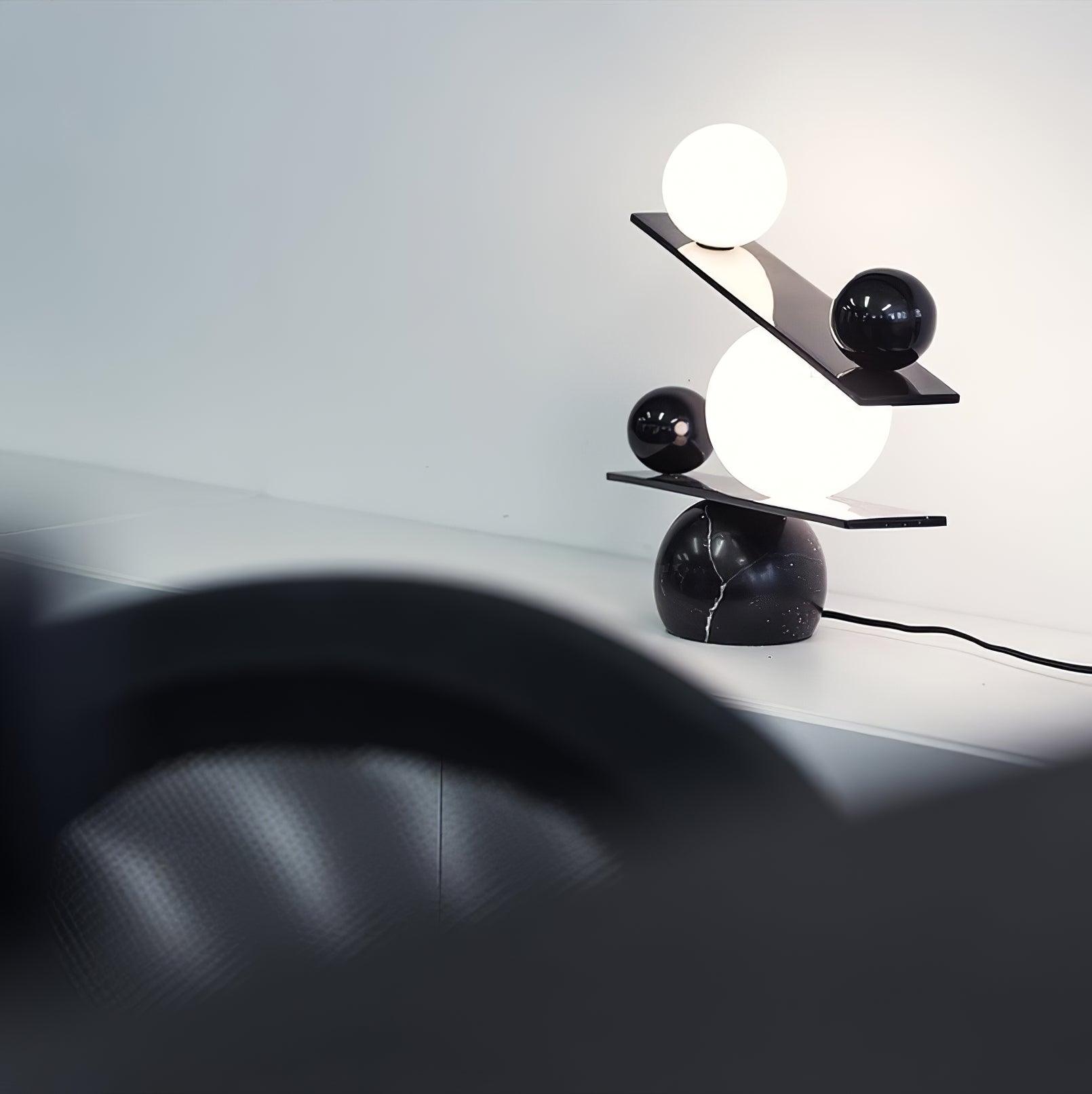 Usilus Table Lamp