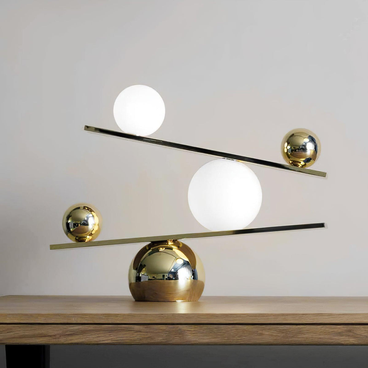 Usilus Table Lamp