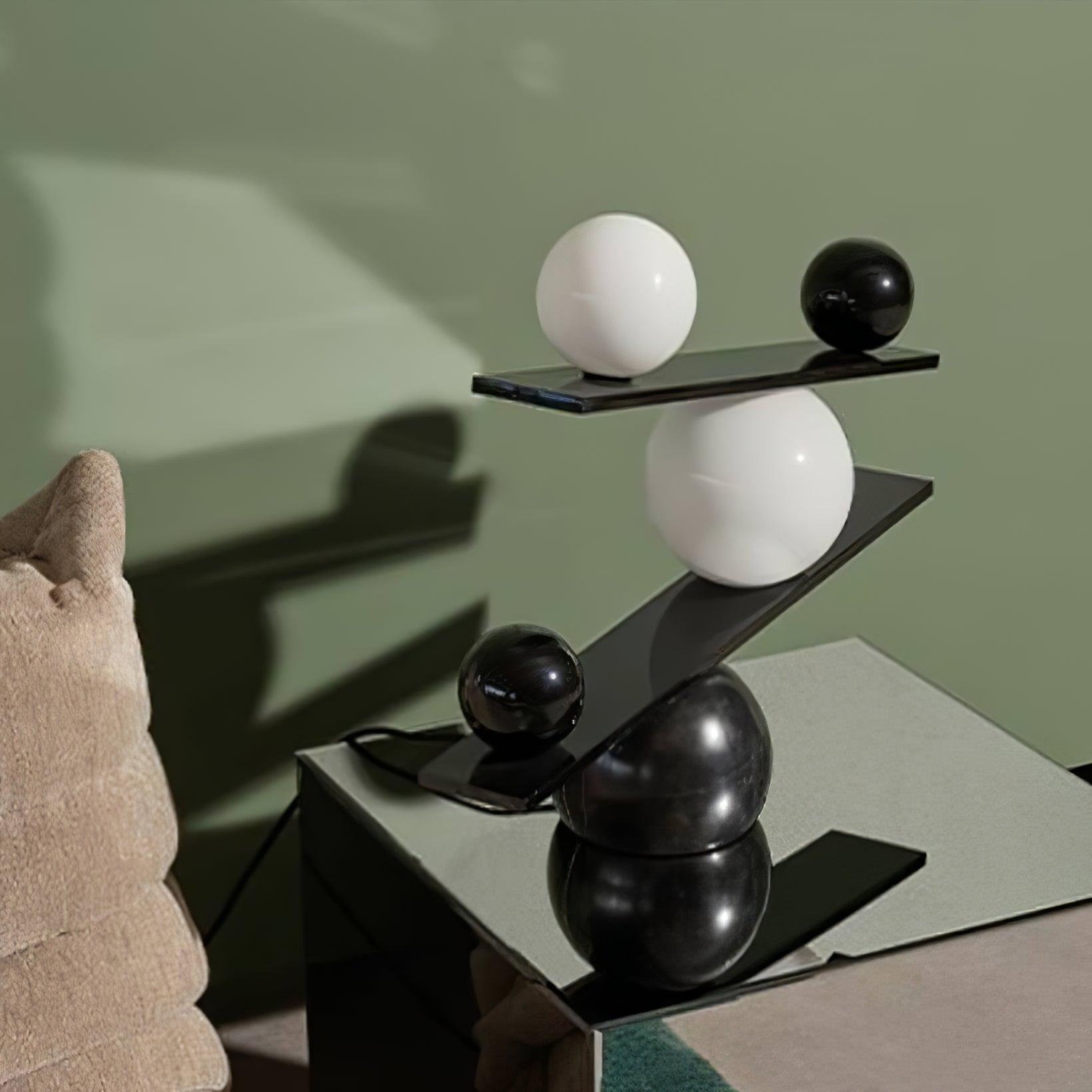 Usilus Table Lamp