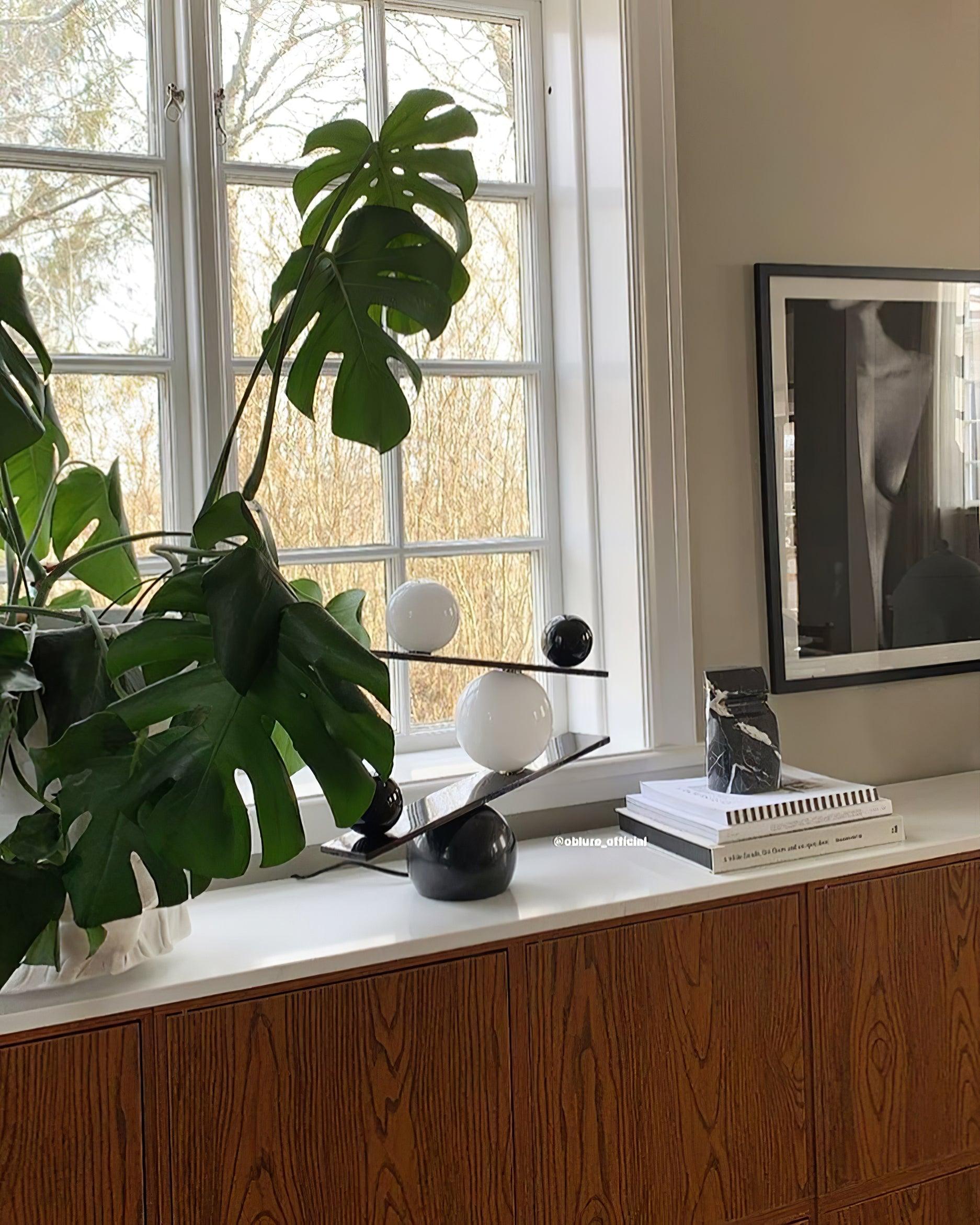 Usilus Table Lamp