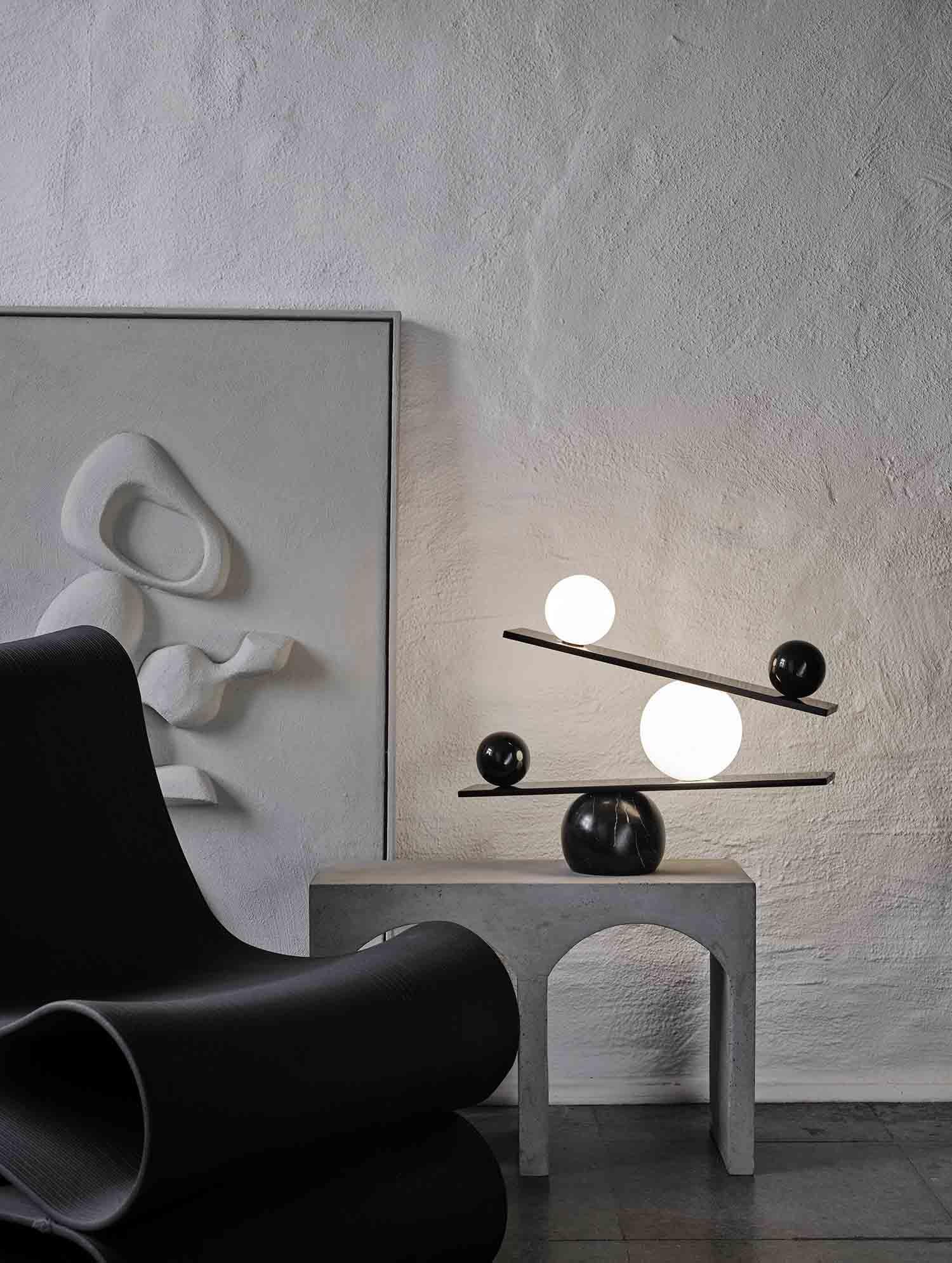 Usilus Table Lamp
