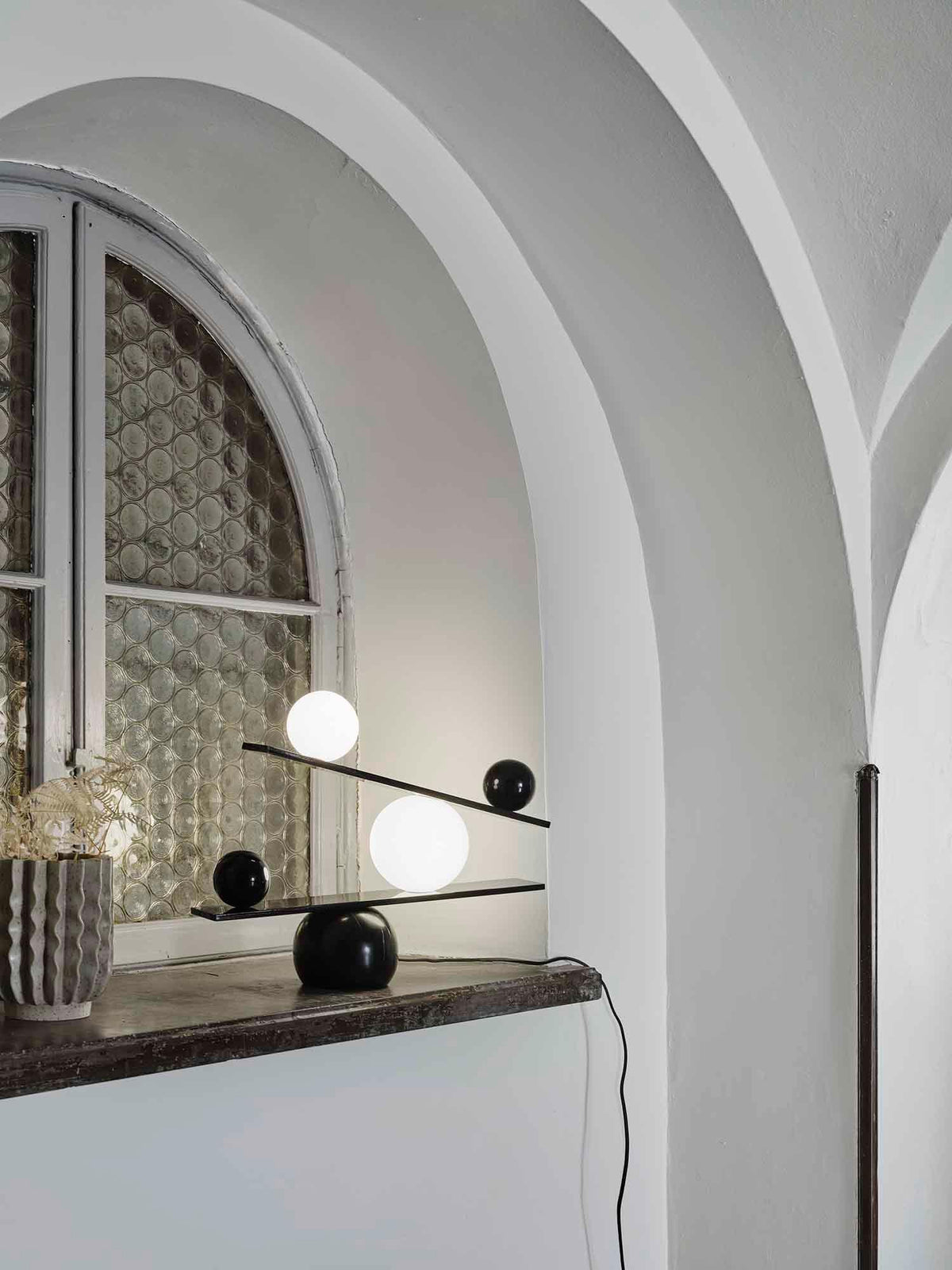 Usilus Table Lamp