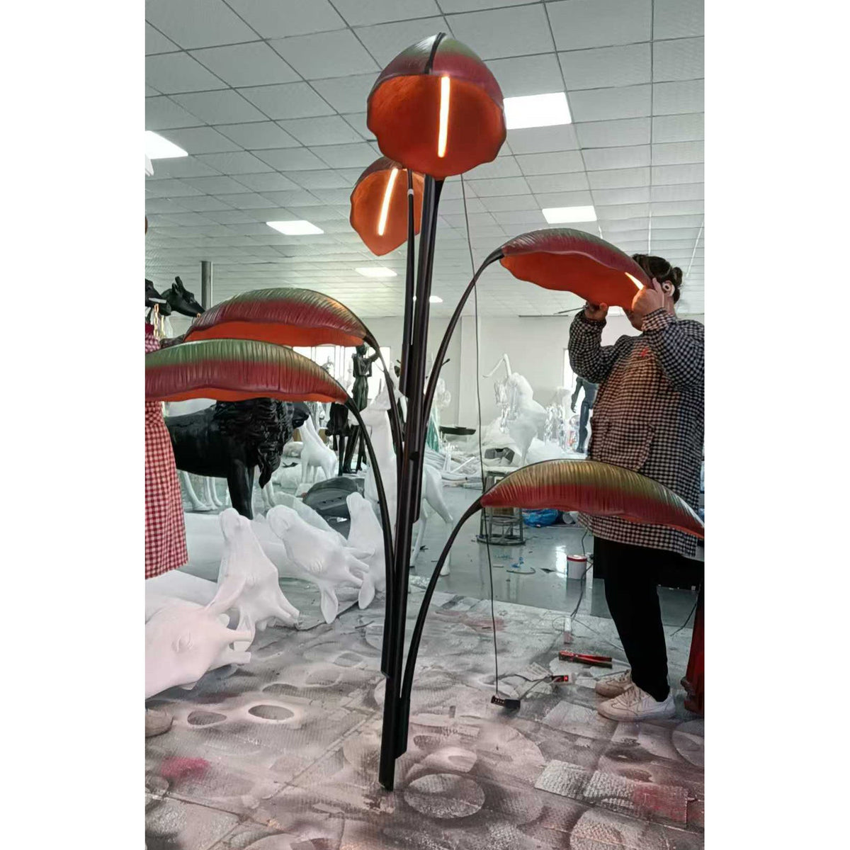 Rauduvyu Modern Minimalist Leaf Black Metal Chandelier