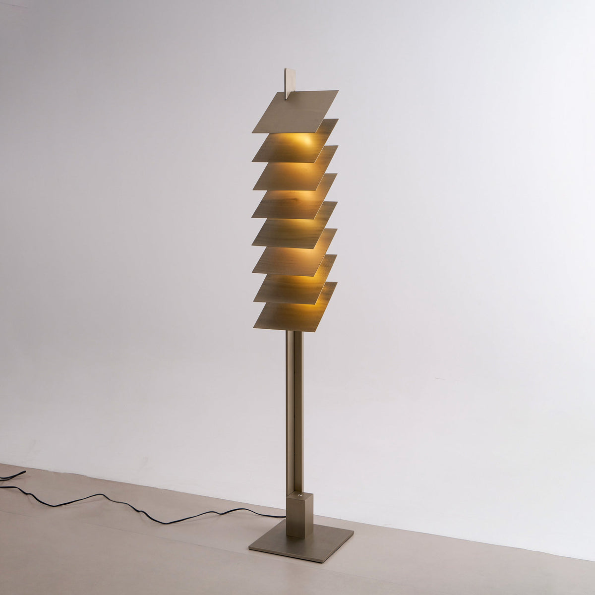 Virauena Floor Lamp