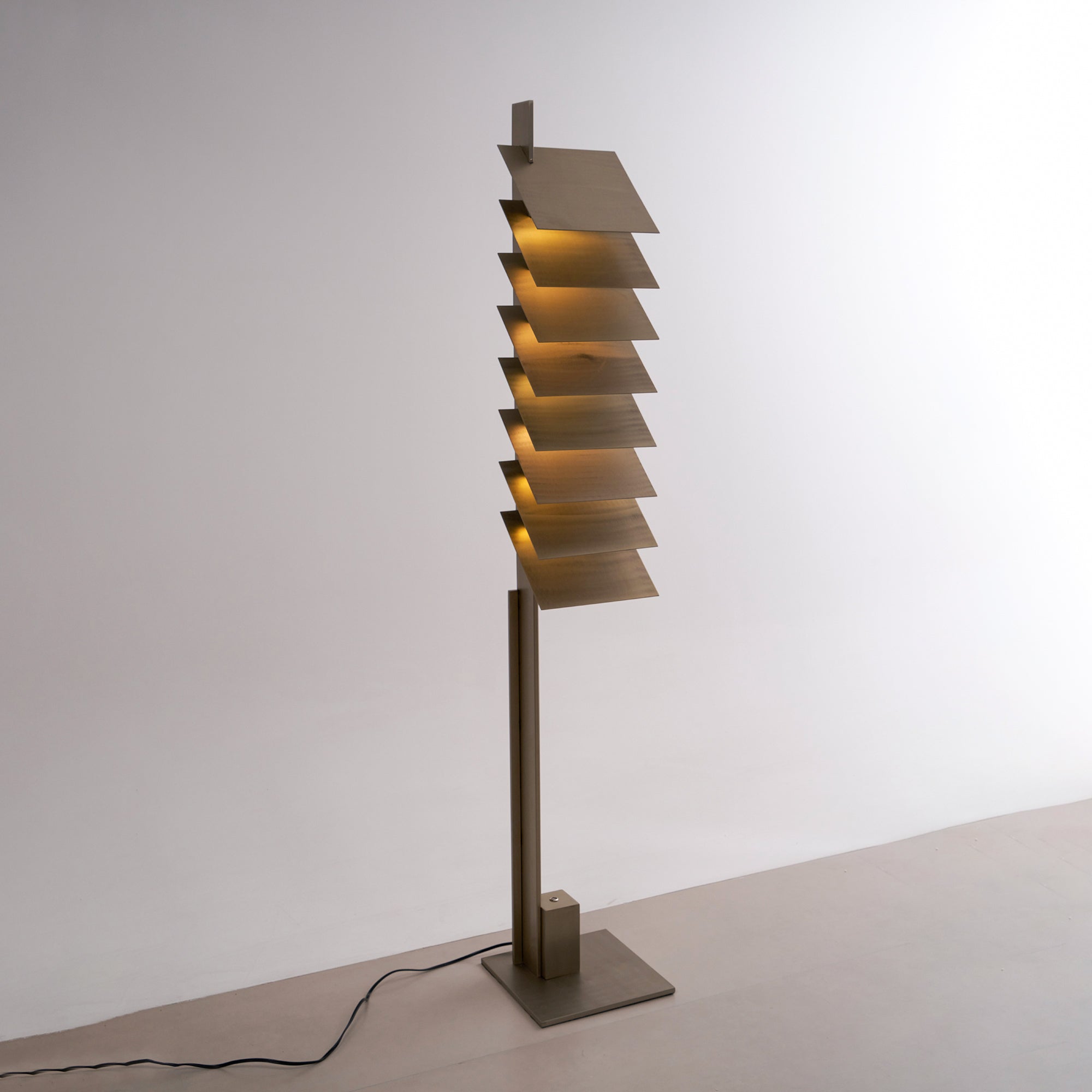 Virauena Floor Lamp