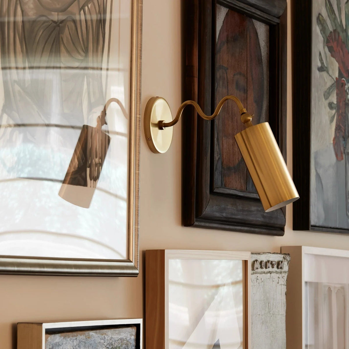 Vatnuvyu Modern Minimalist Fabric Metal Wall Lamp