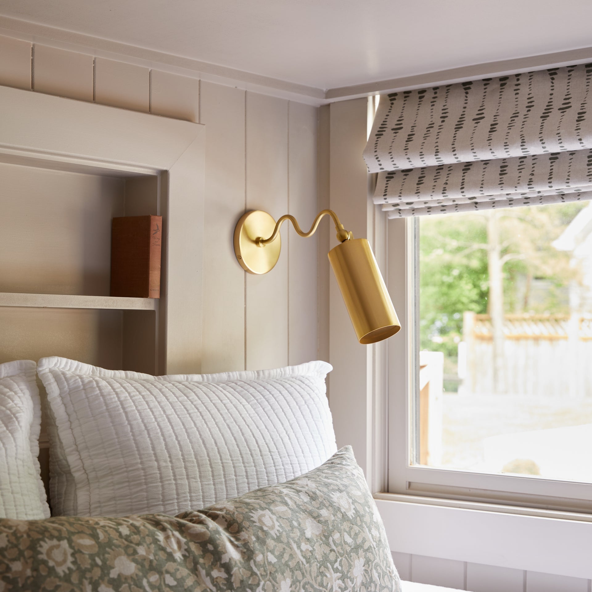 Vatnuvyu Modern Minimalist Fabric Metal Wall Lamp