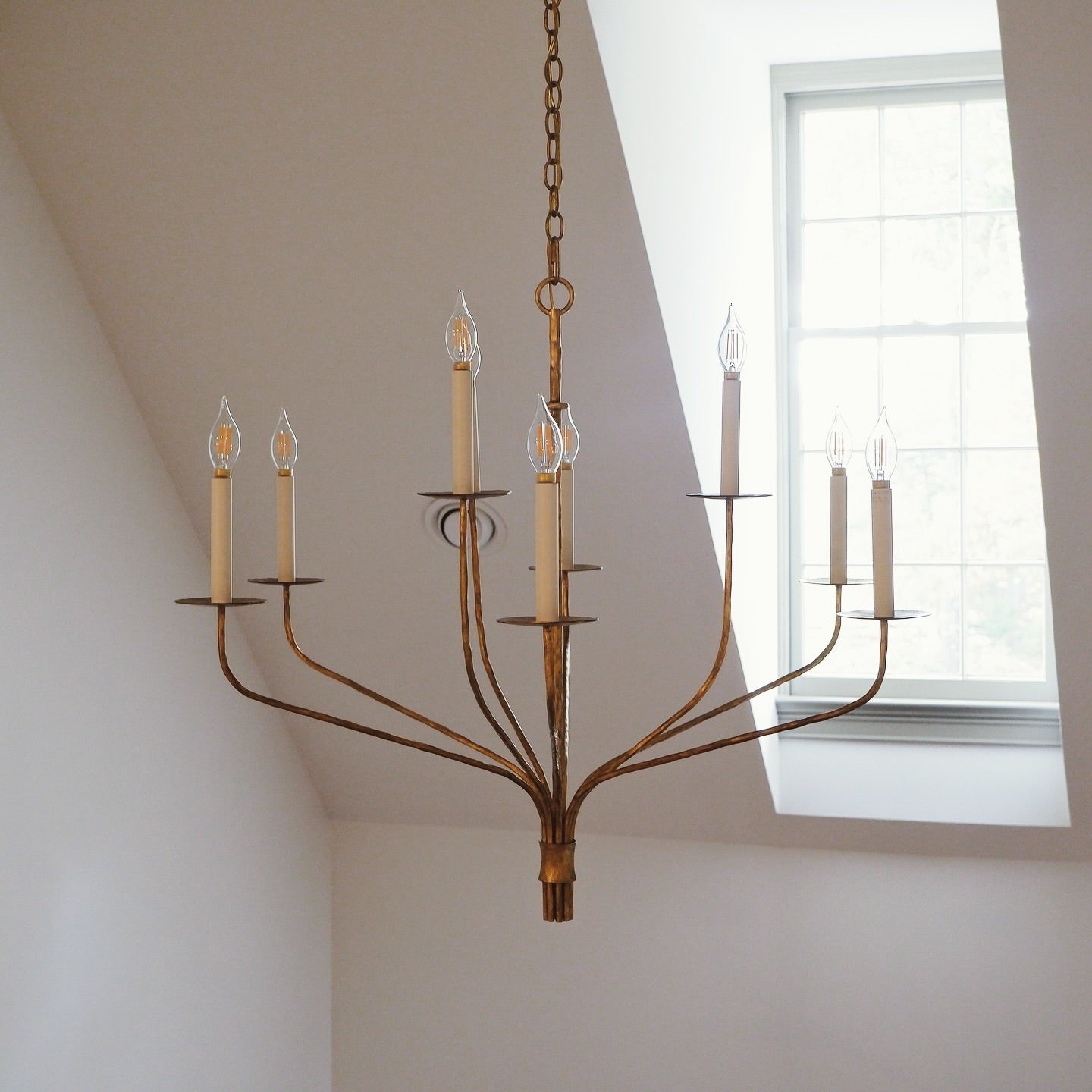 Caeluvyh Vintage Industrial Black Chandelier - Neutral Decor