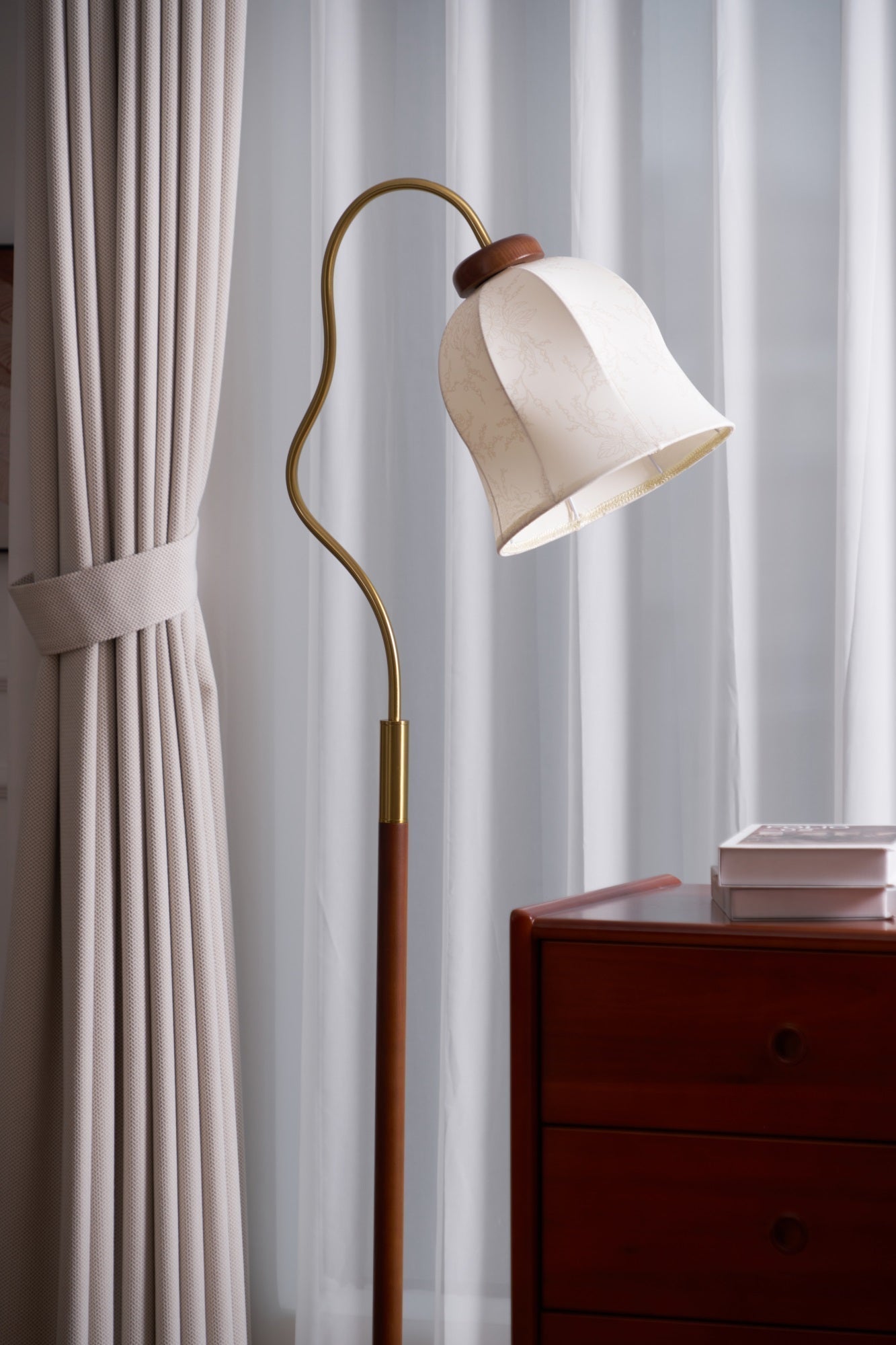 Elveielle Classic Wood Floor Lamp
