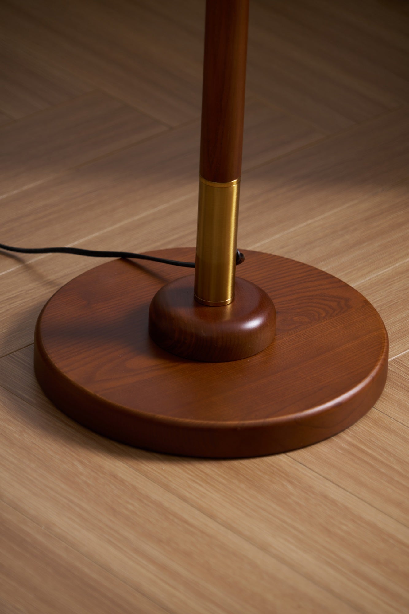 Elveielle Classic Wood Floor Lamp