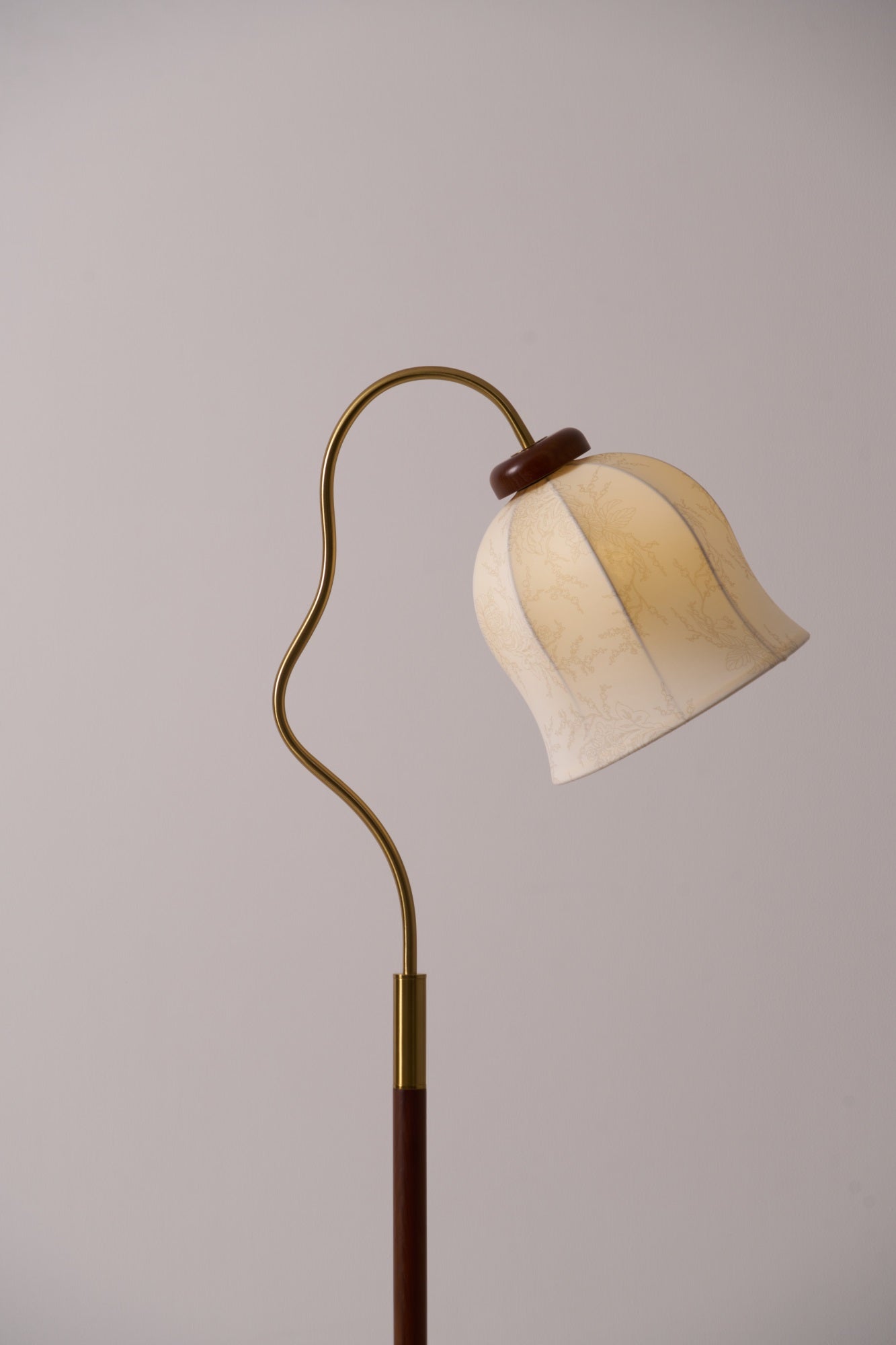 Elveielle Classic Wood Floor Lamp