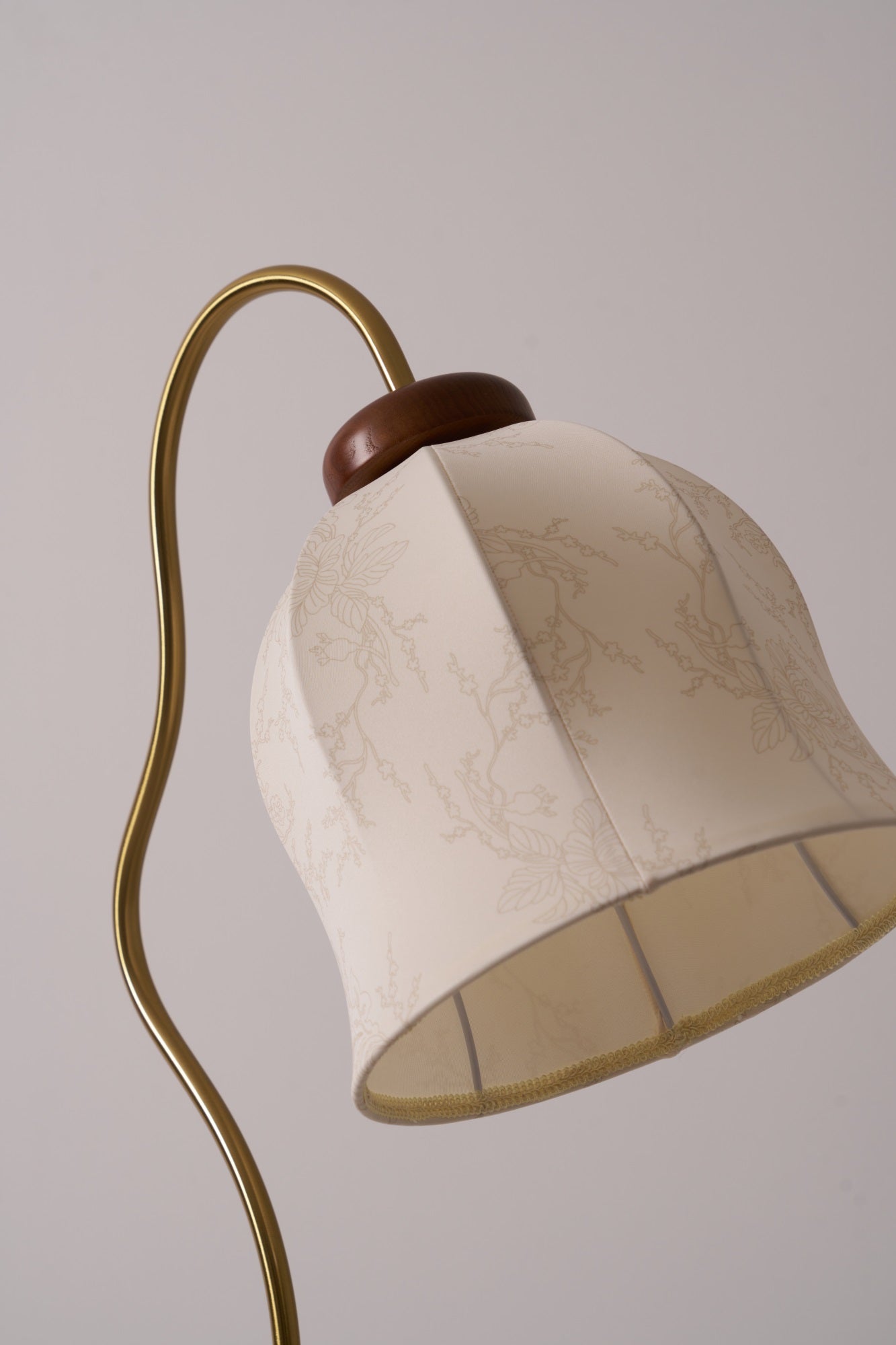 Elveielle Classic Wood Floor Lamp