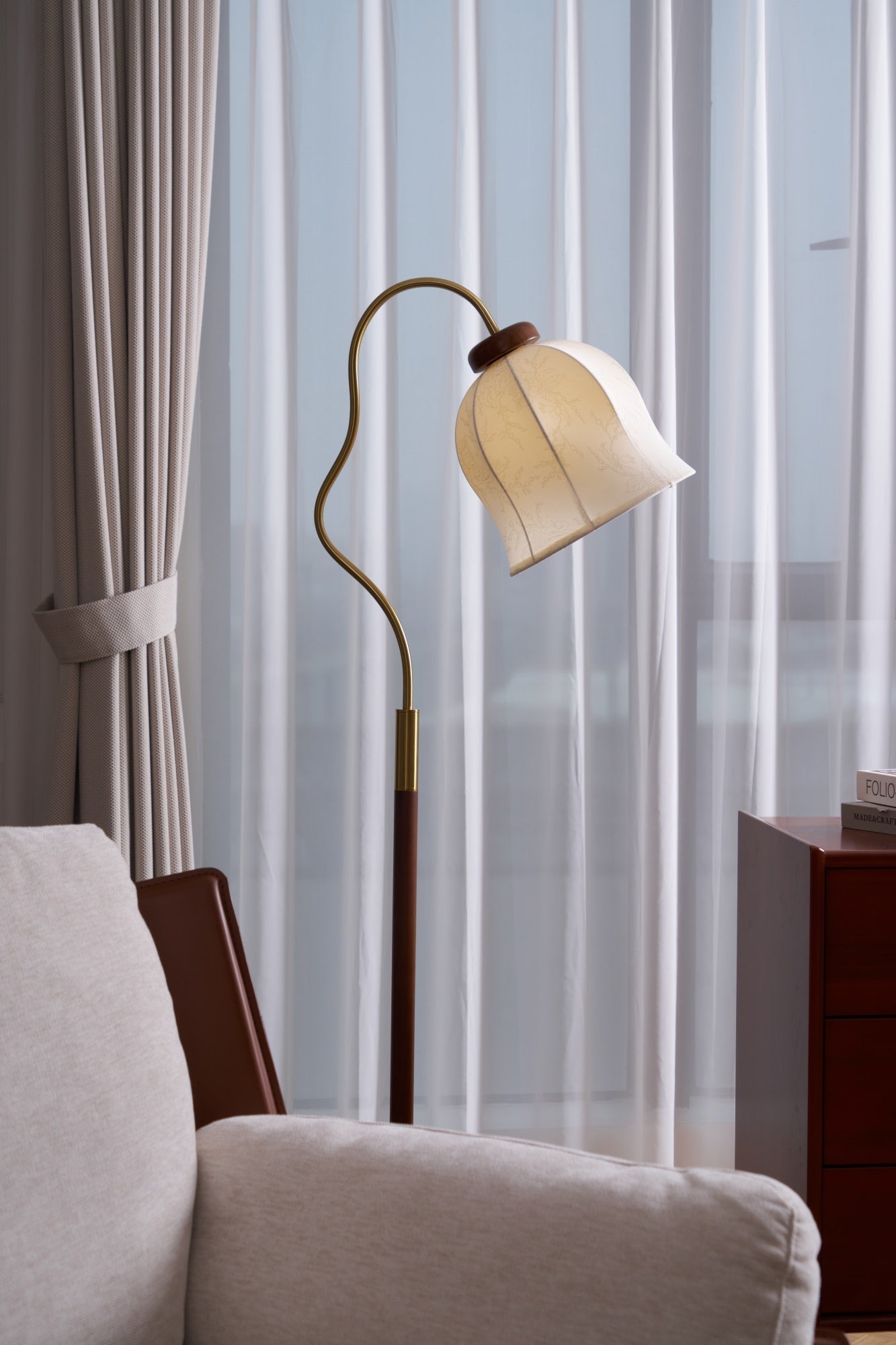 Elveielle Classic Wood Floor Lamp