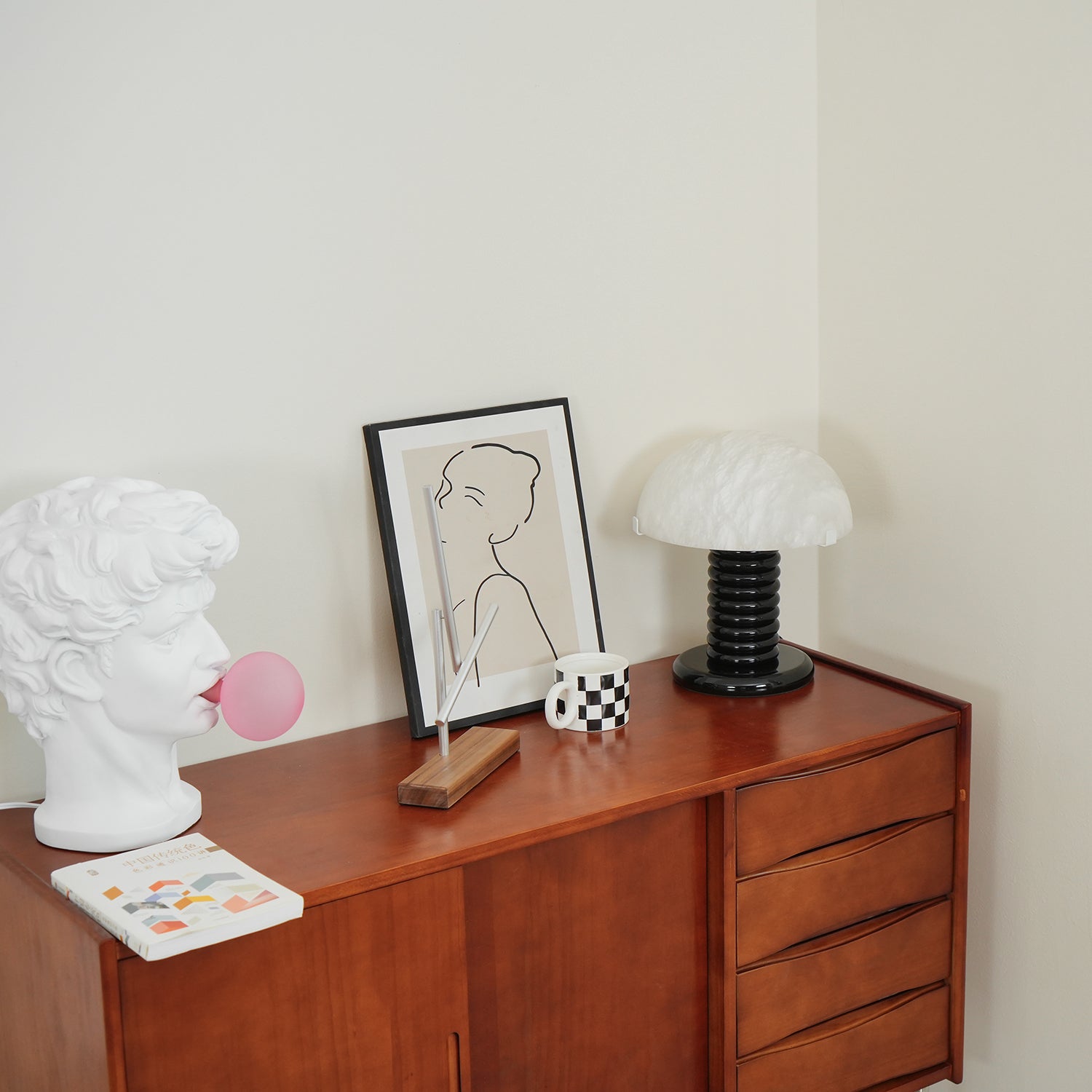 Teriorina Table Lamp