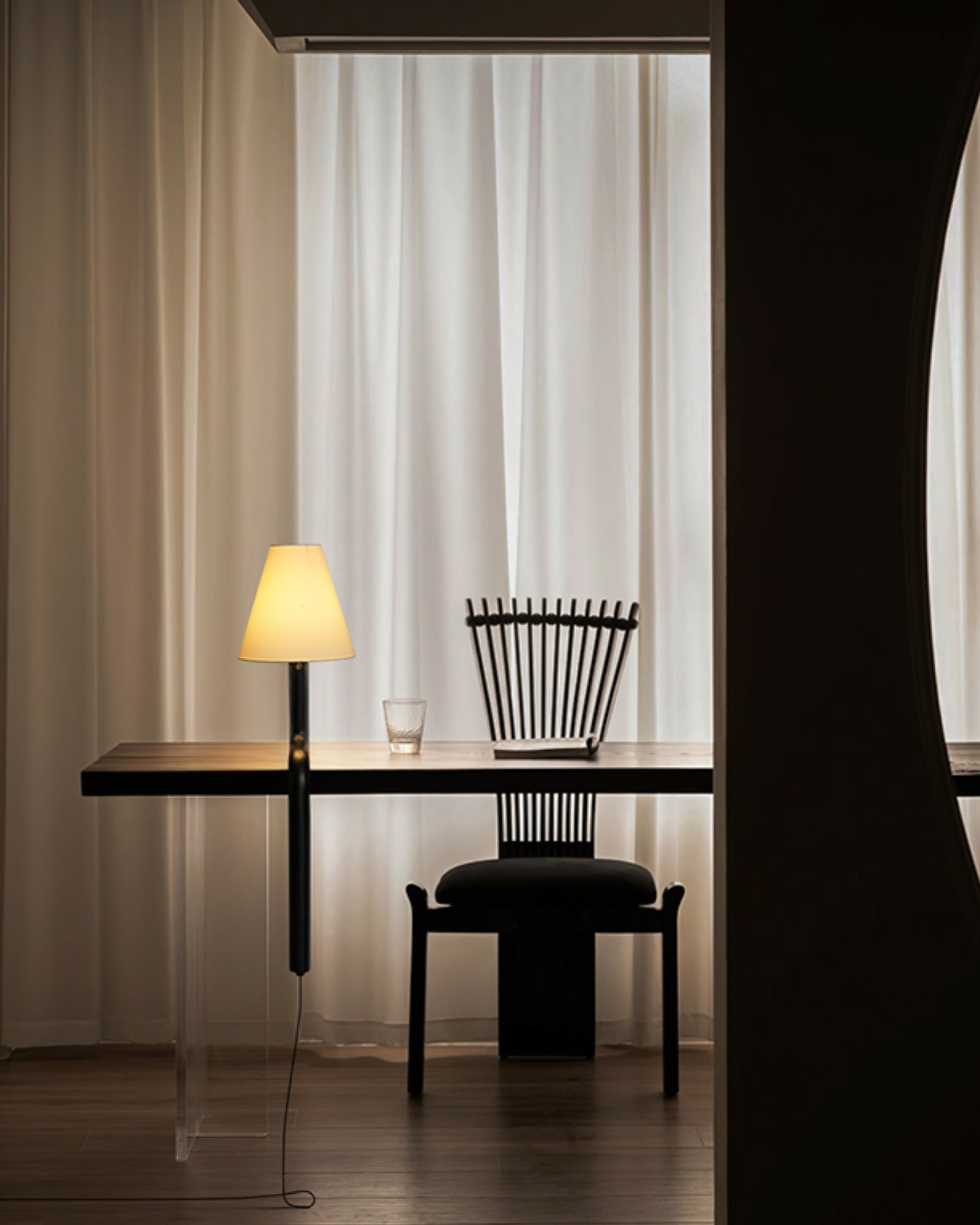 Syleielle Bend Wood Table Lamp