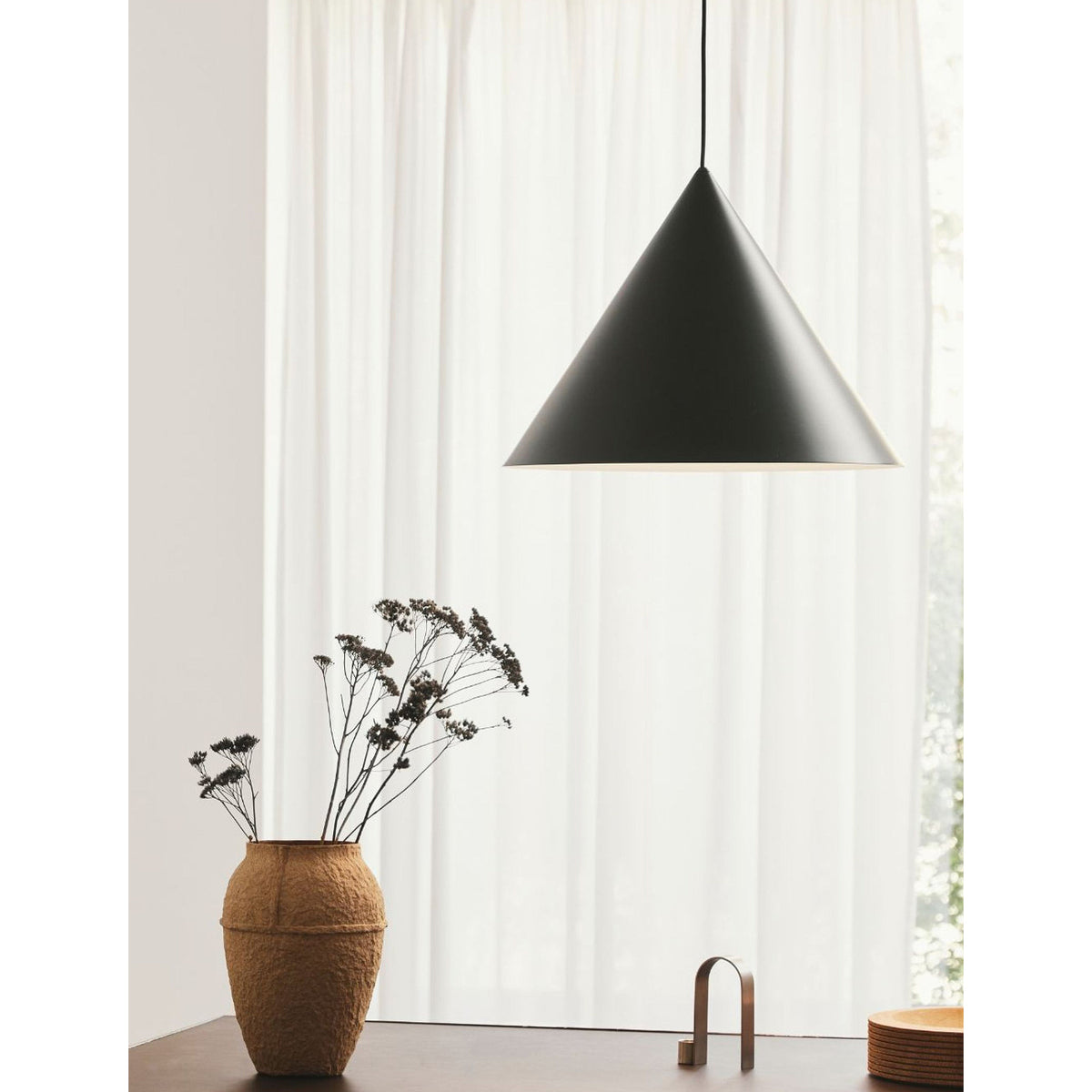Caeluvyu Modern Minimalist Dark Metal Pendant Lamp