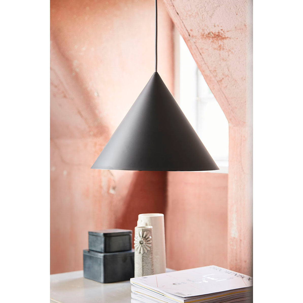 Caeluvyu Modern Minimalist Dark Metal Pendant Lamp