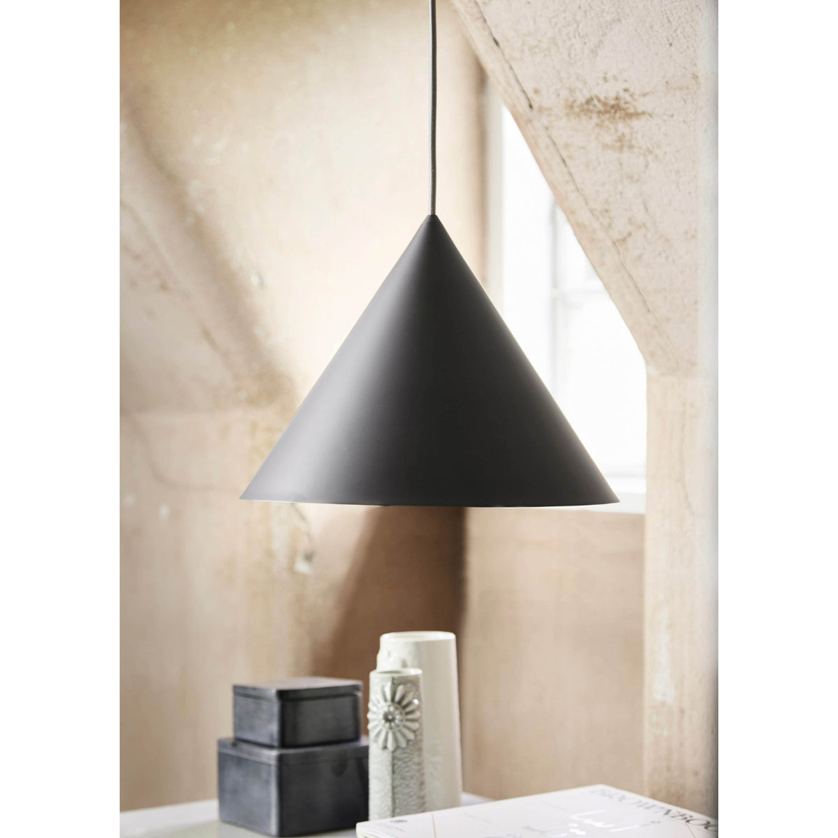 Caeluvyu Modern Minimalist Dark Metal Pendant Lamp