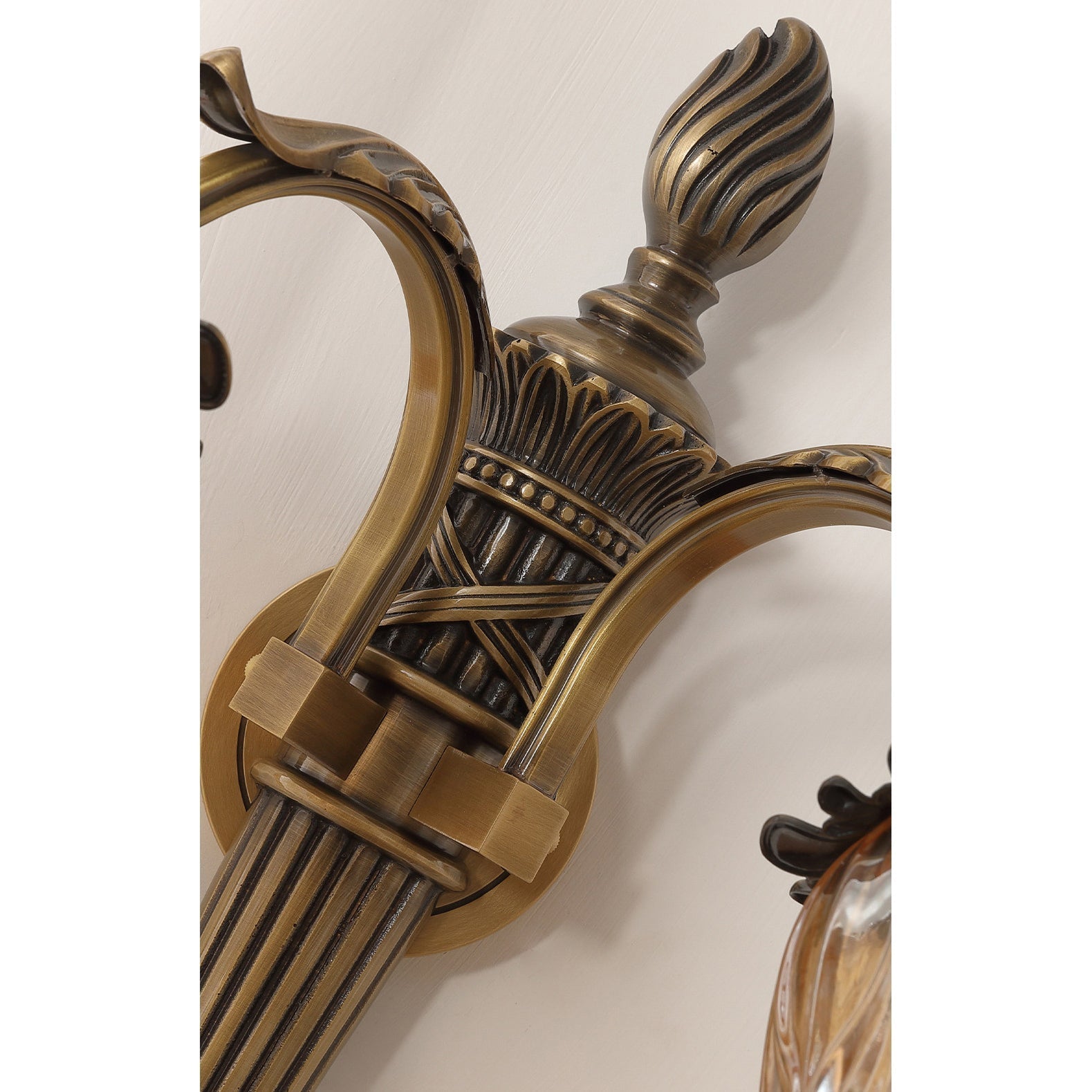 Viraerelia Wall Lamp