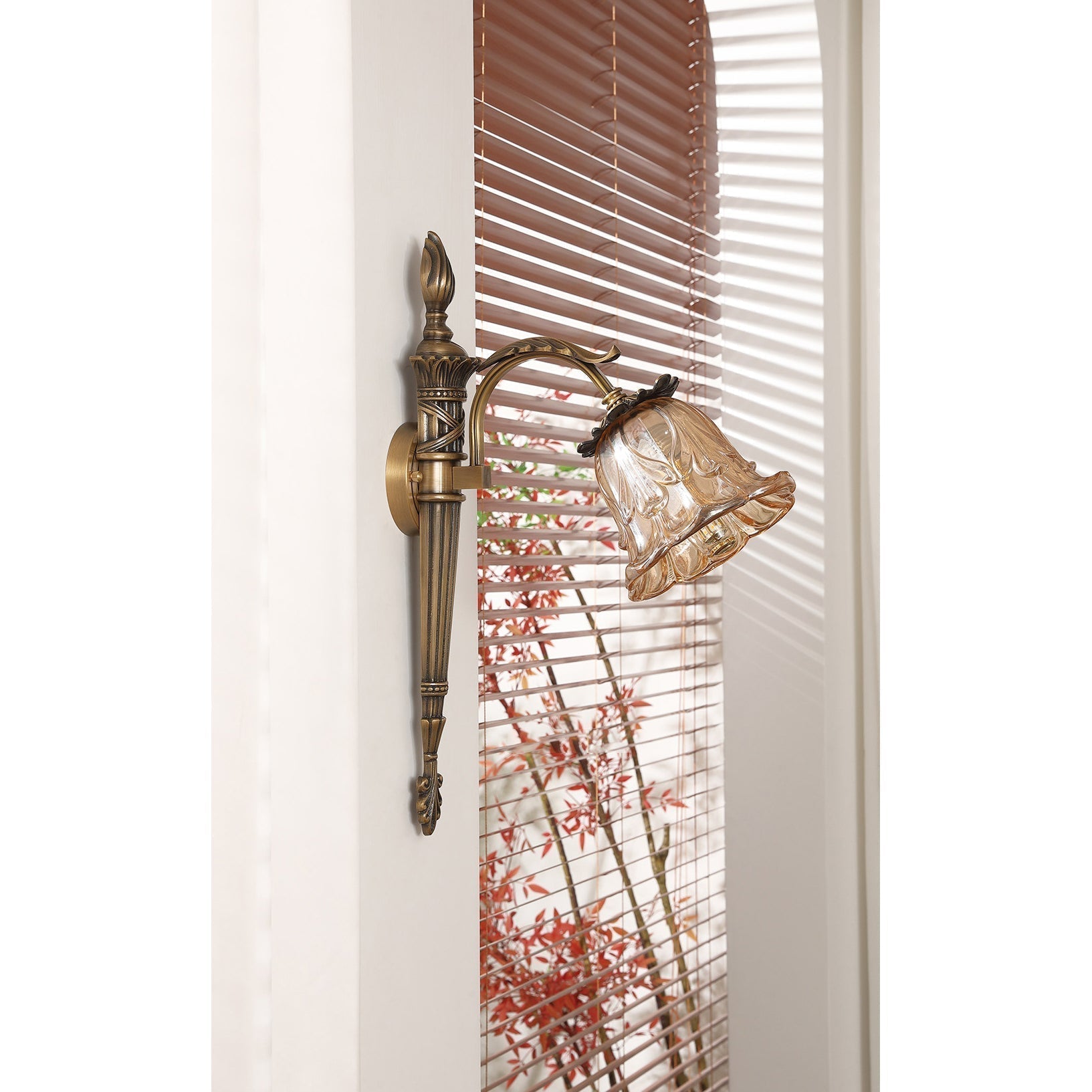 Viraerelia Wall Lamp