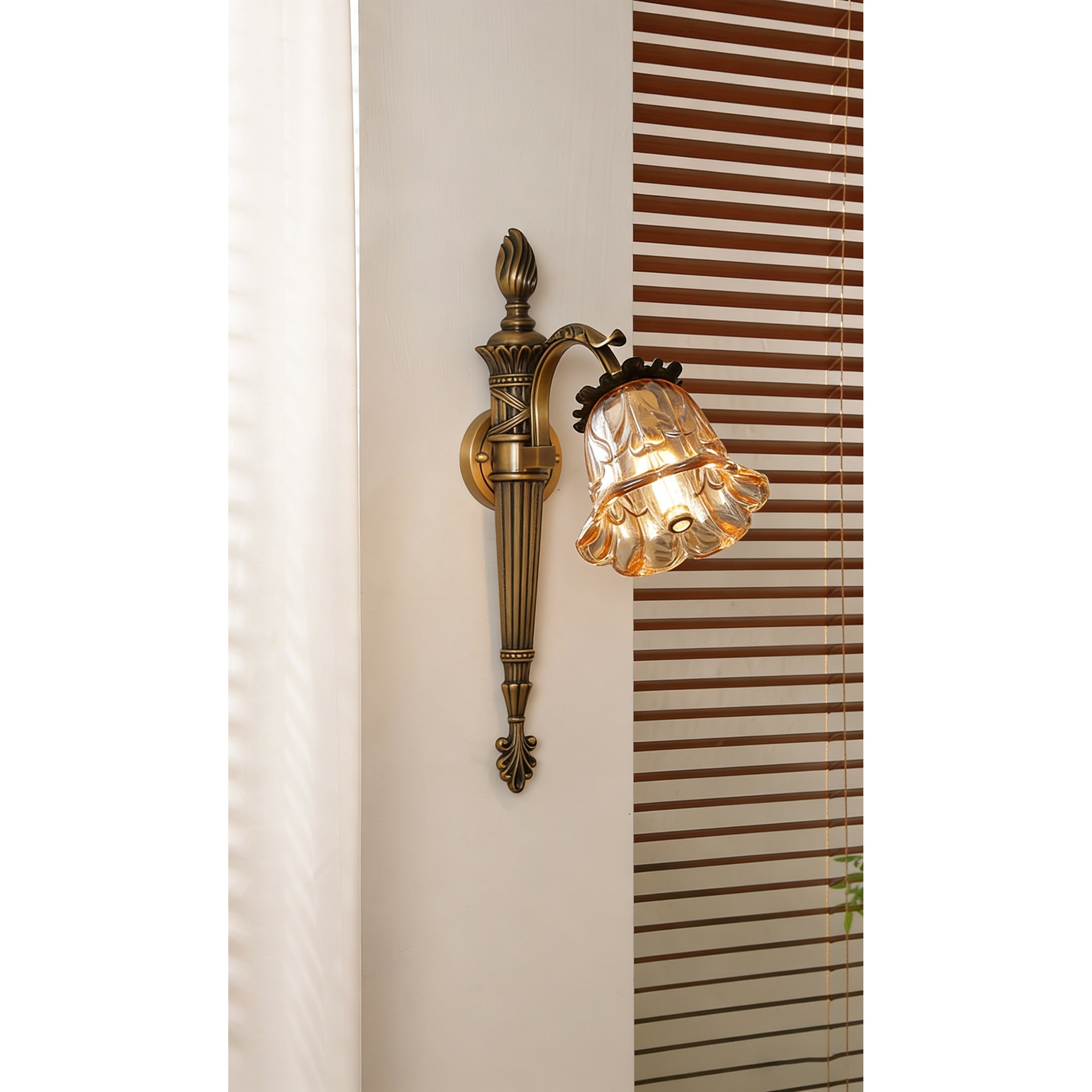 Viraerelia Wall Lamp