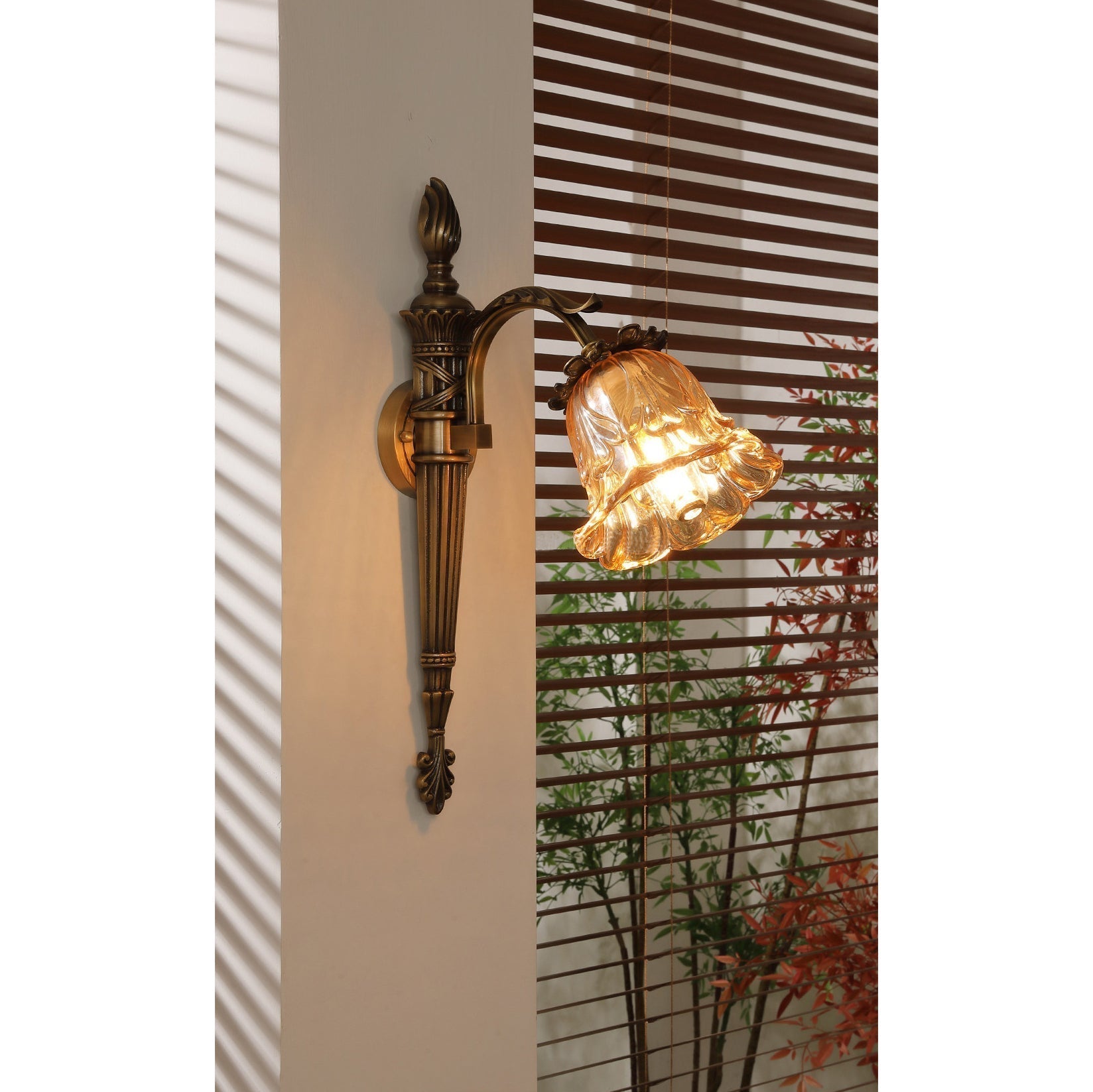 Viraerelia Wall Lamp