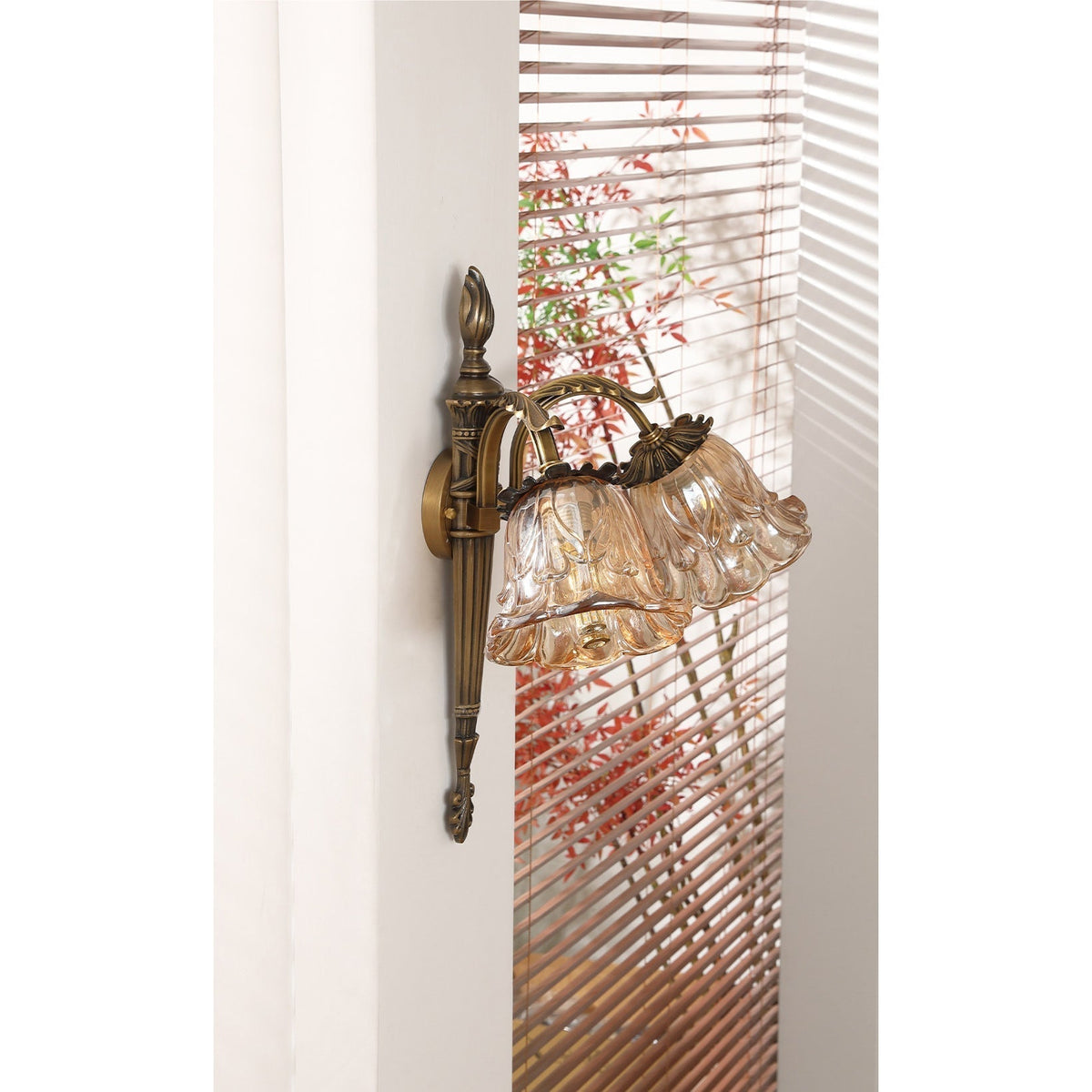 Viraerelia Wall Lamp
