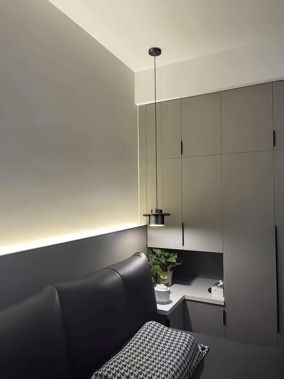 Auririra Industrial Brass Pendant Light