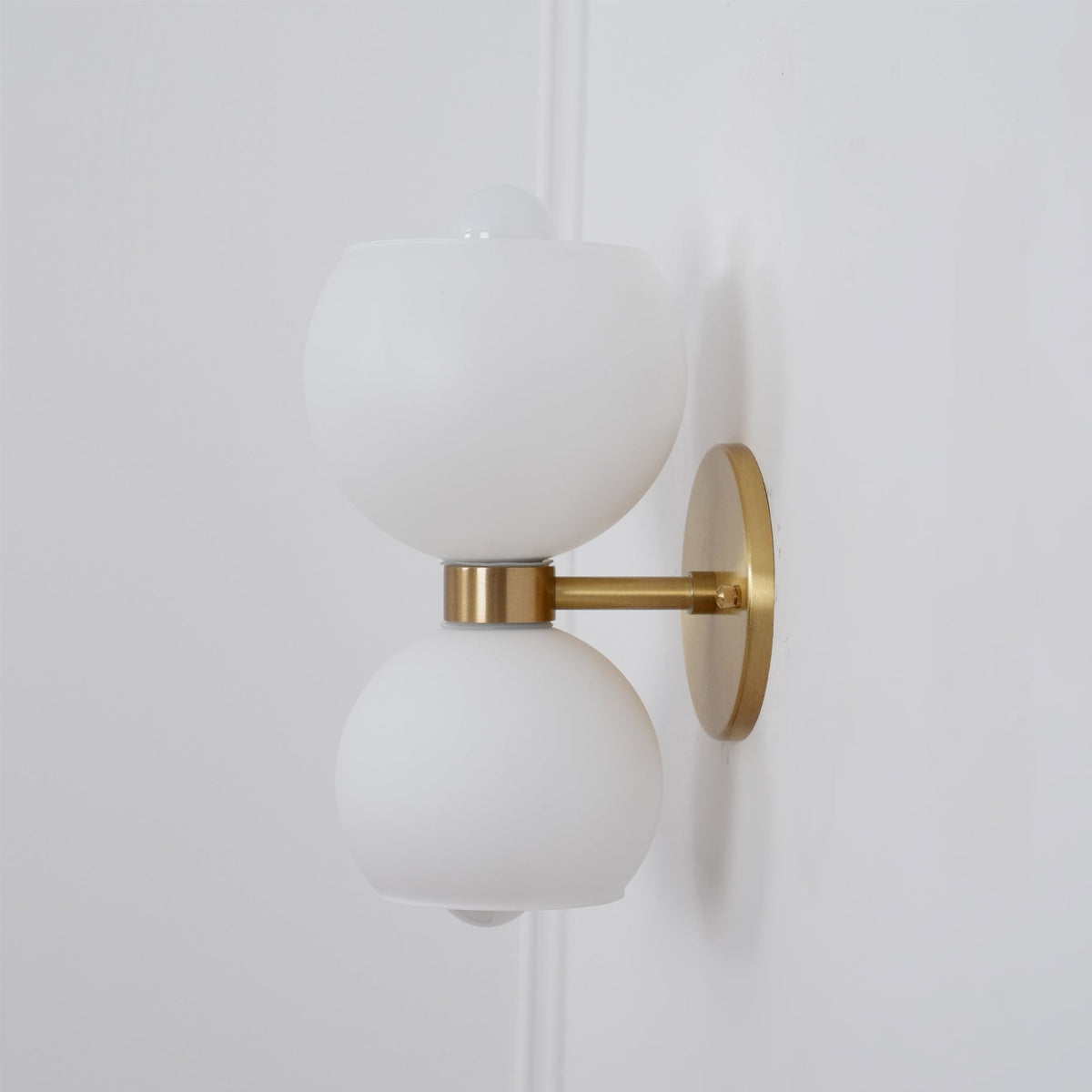 Avynion Modern Nordic Art Glass Wall Lamp