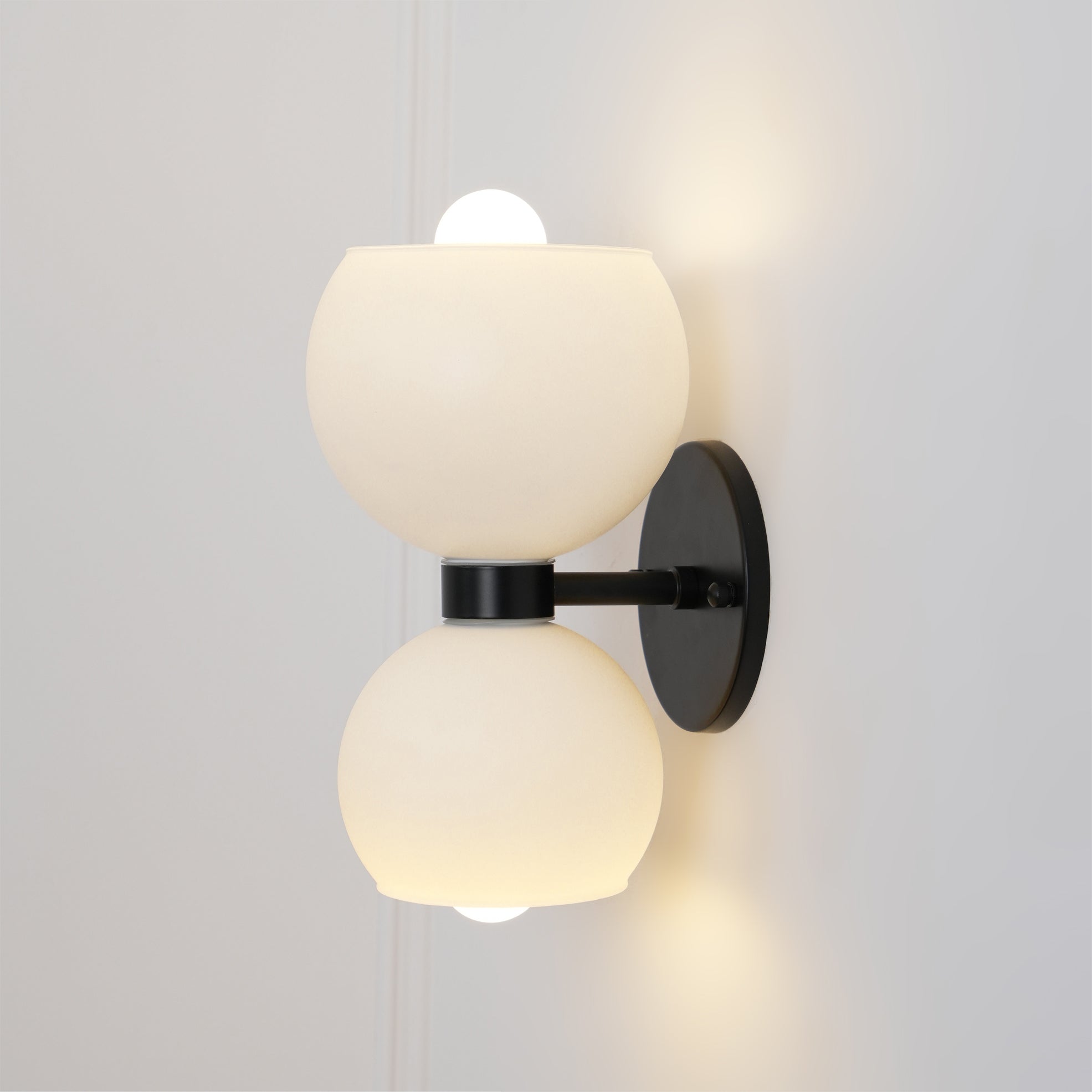 Avynion Modern Nordic Art Glass Wall Lamp