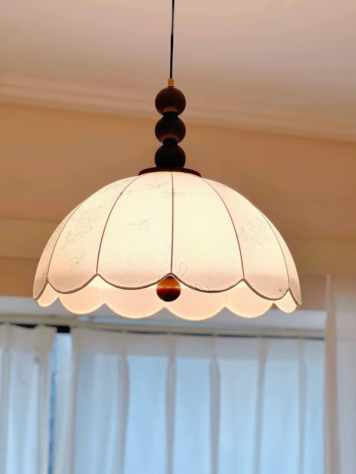 Syphaen Traditional Blossom Fabric Wood Pendant Light