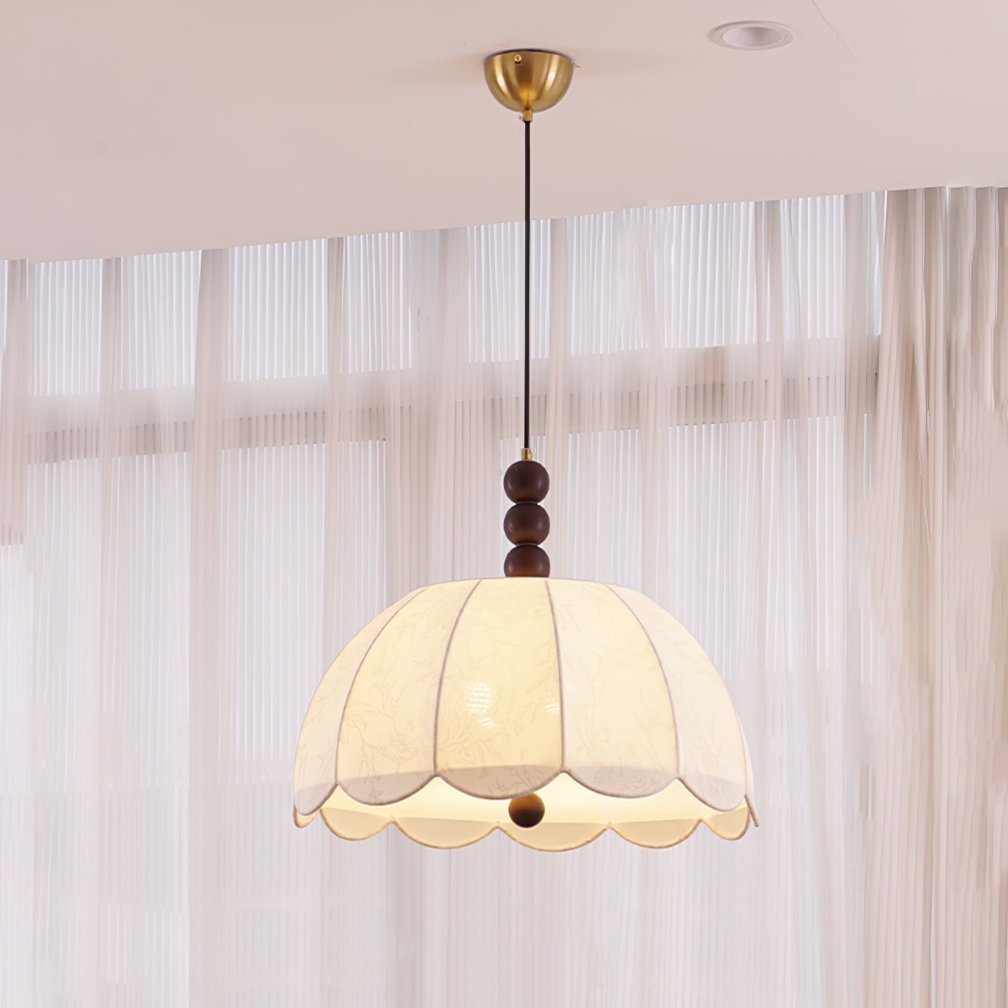 Syphaen Traditional Blossom Fabric Wood Pendant Light