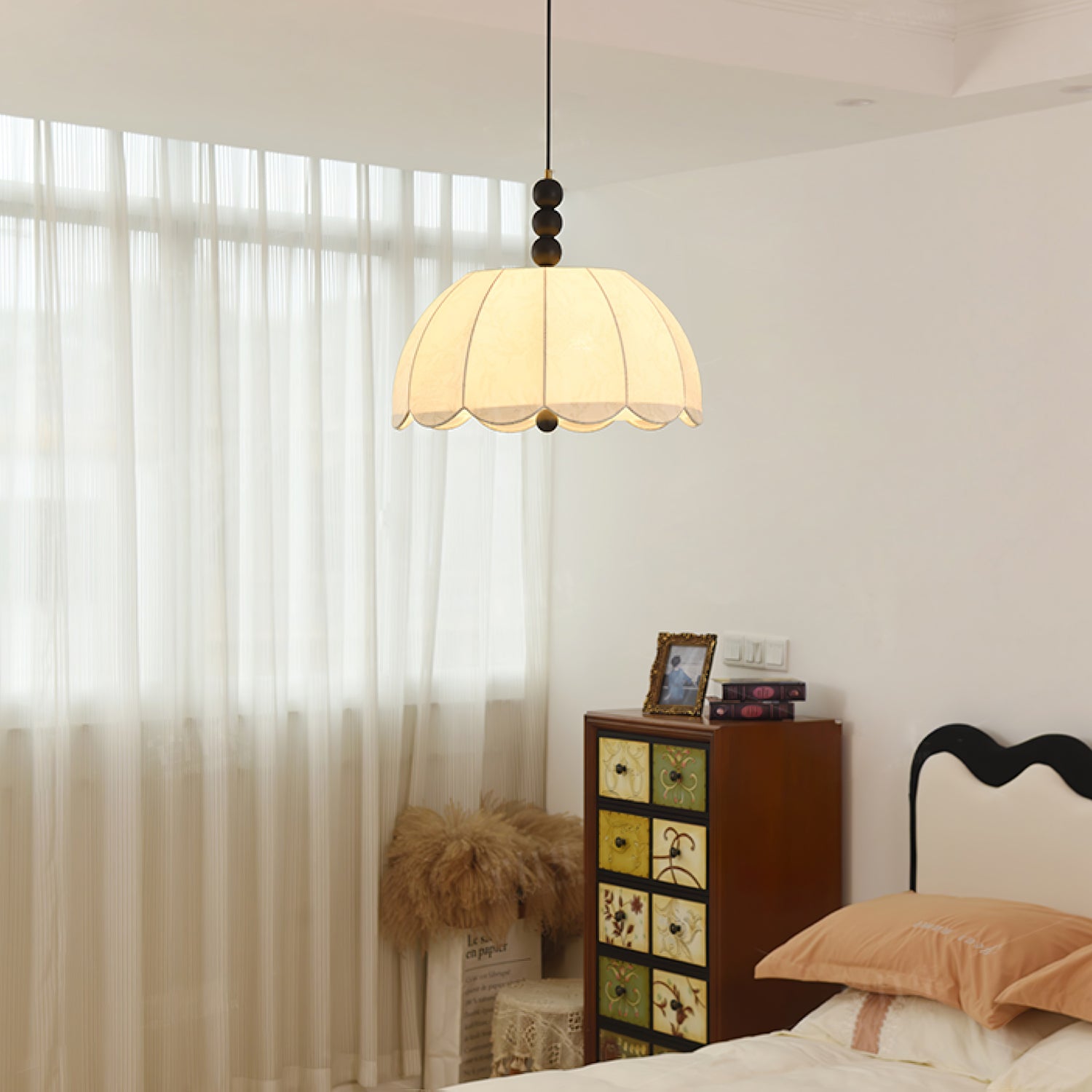 Syphaen Traditional Blossom Fabric Wood Pendant Light