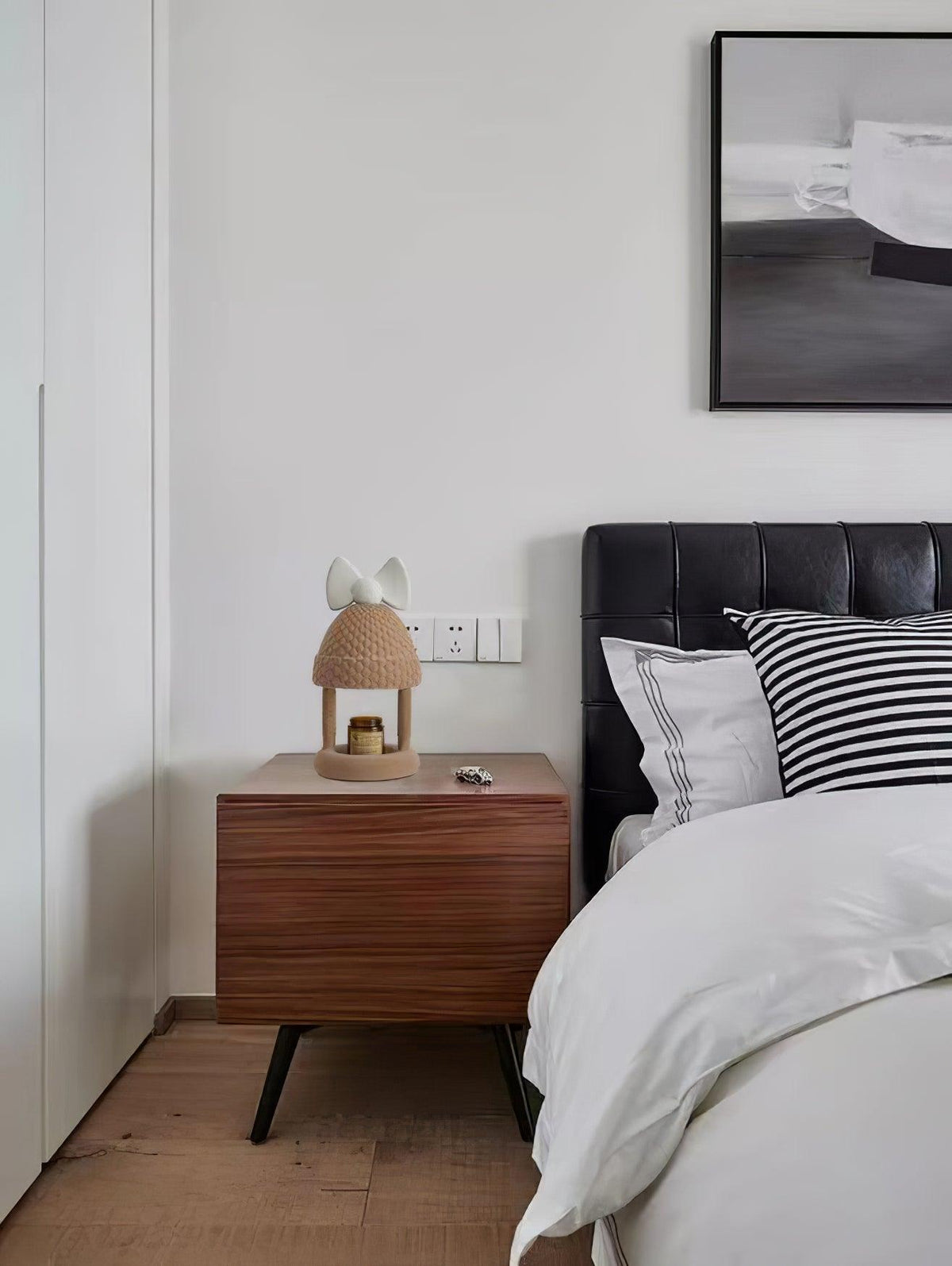 Zarinil Flocked Resin Playful Table Lamp