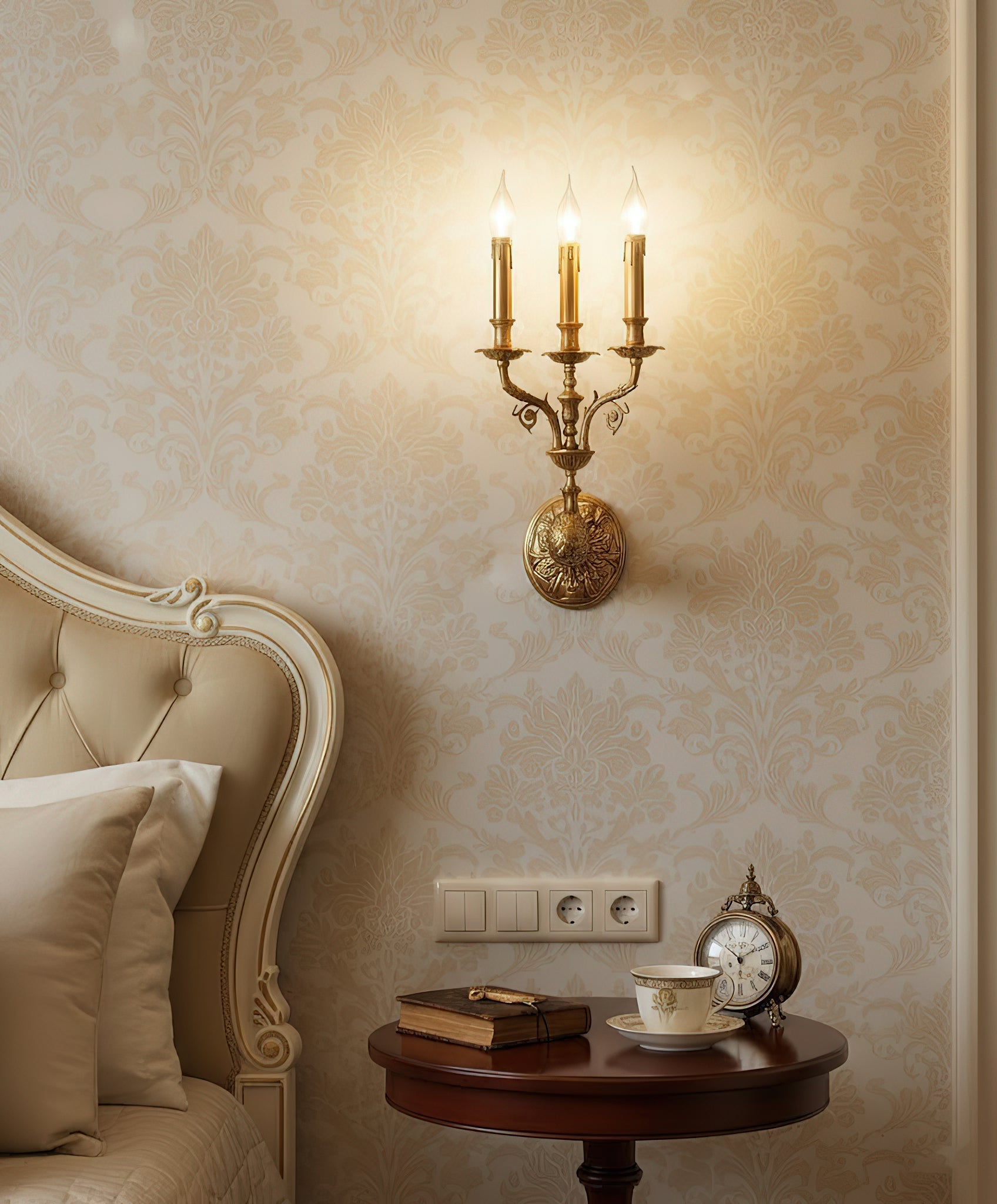 Valmont Wall Lamp